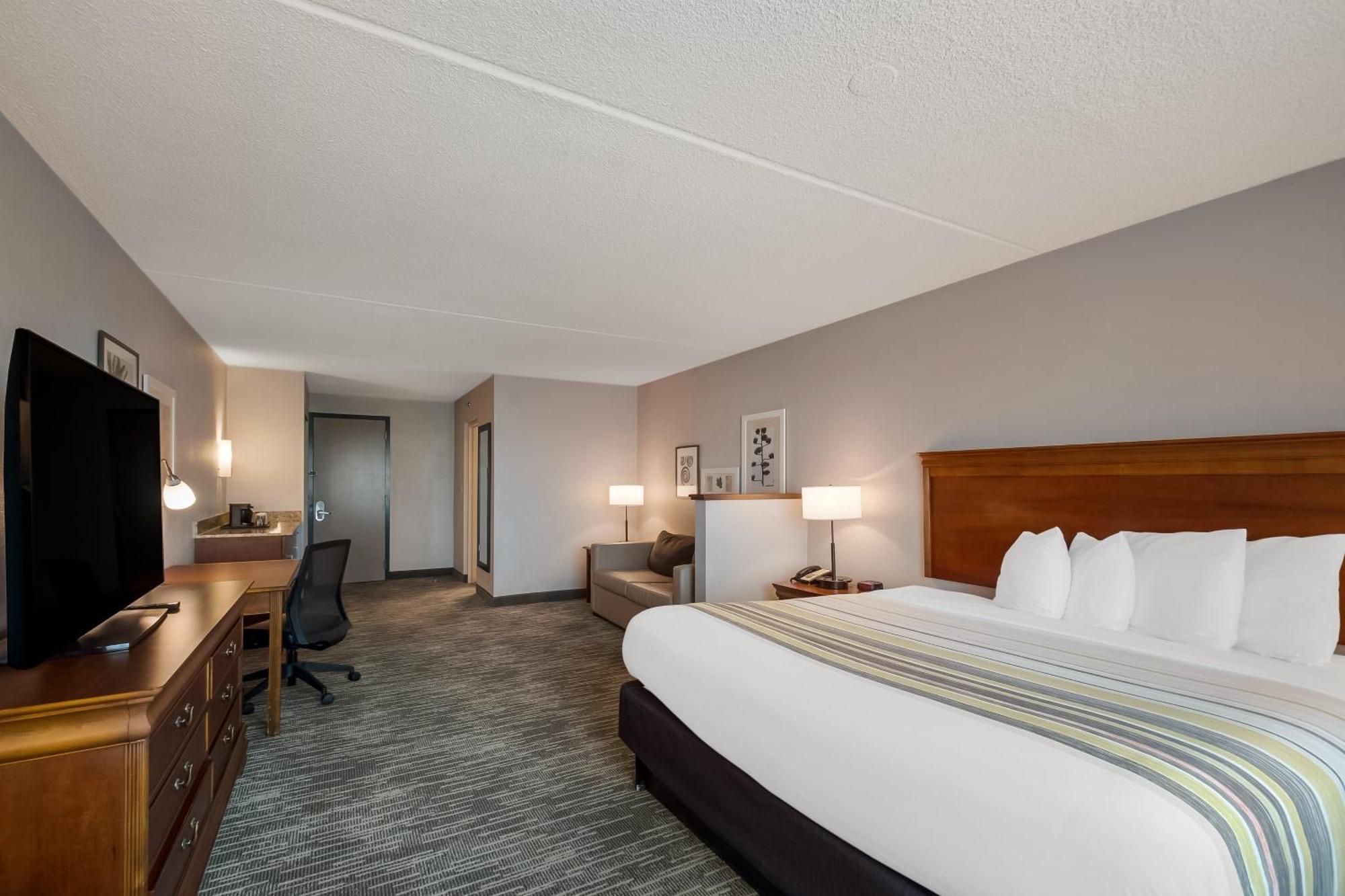 King Studio Suite with Sofa Bed - Non-Smoking