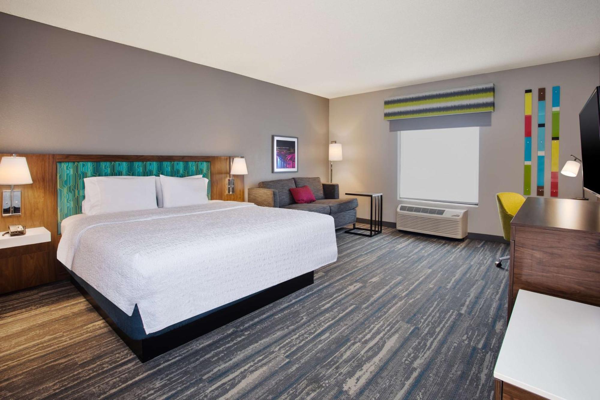 King Room with King Bed - Non-Smoking