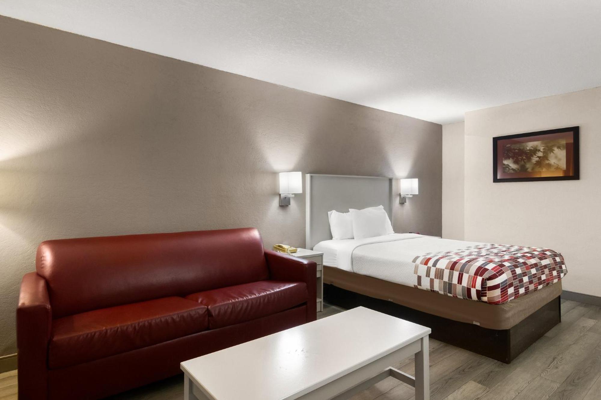 Deluxe Queen Room Disability Access Non-Smoking
