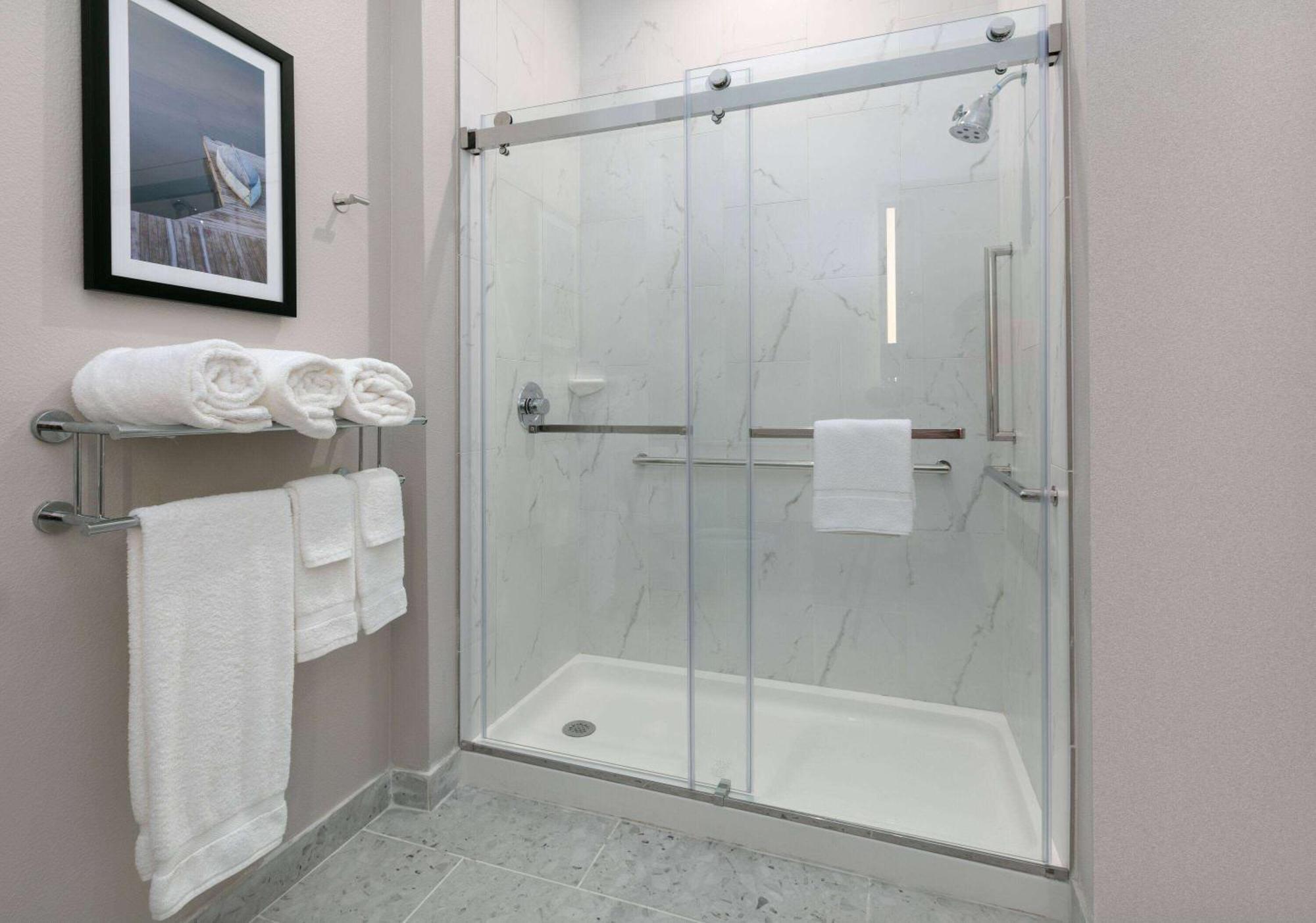 King Room Roll Shower Mobility Access or Non-Smoking