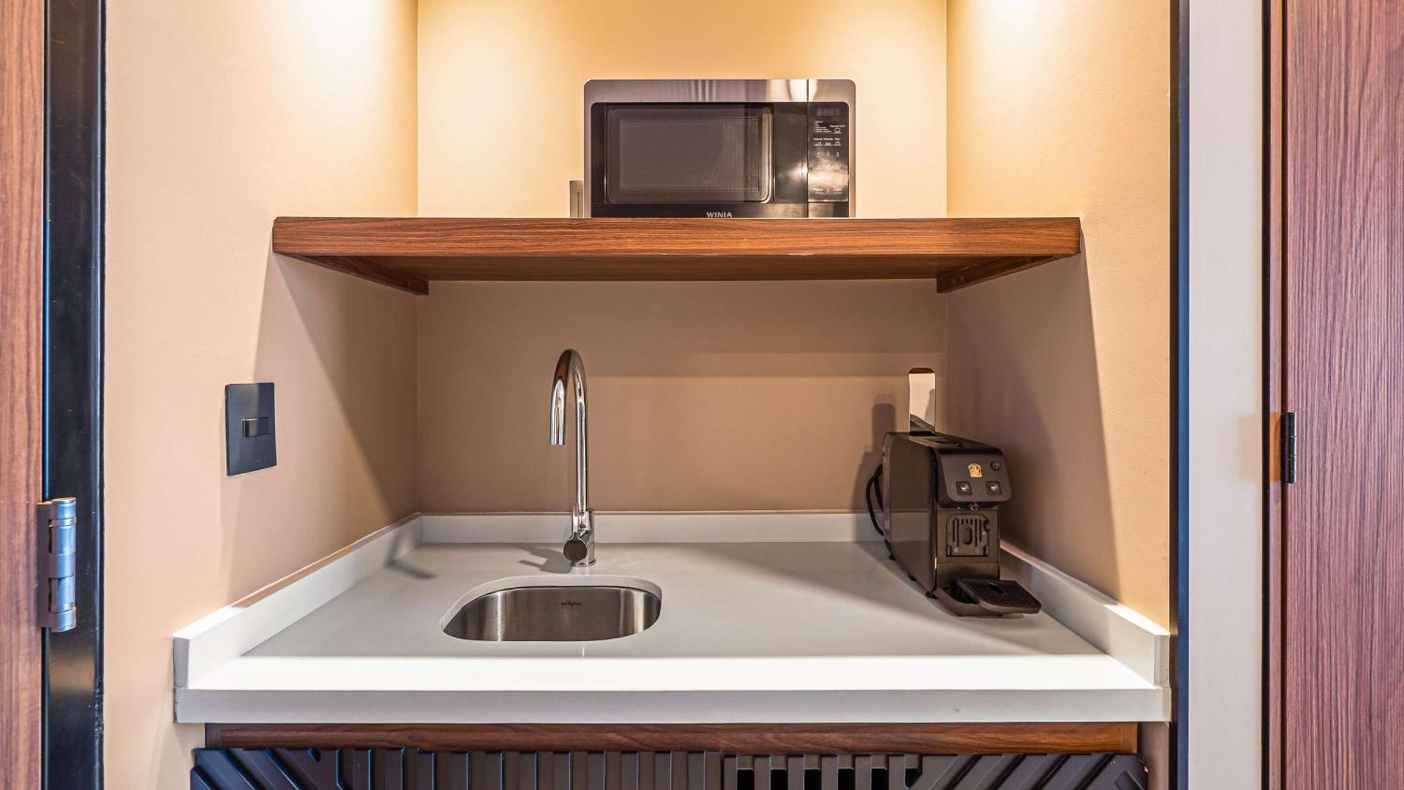 One-Bedroom Queen Suite Non-Smoking