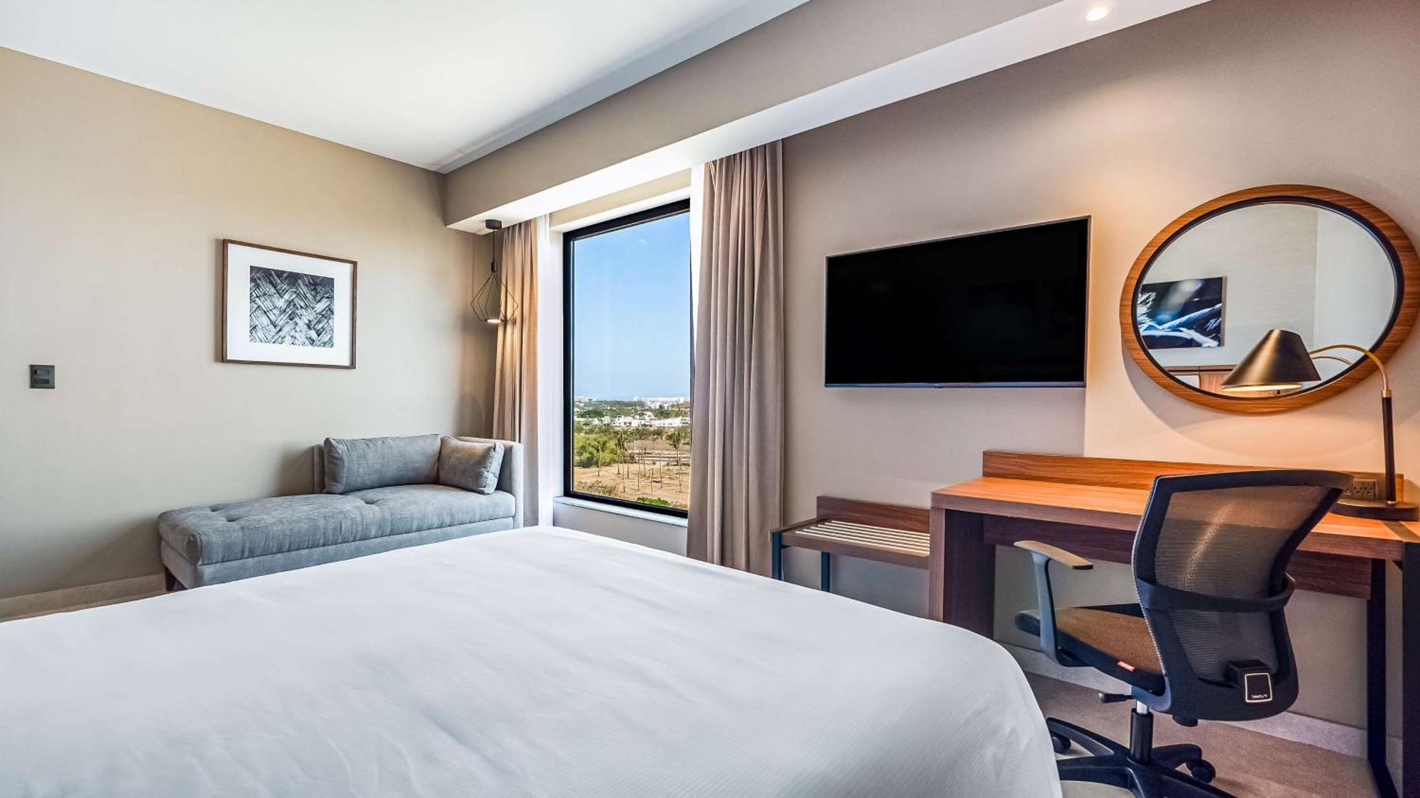 One-Bedroom Queen Suite Non-Smoking