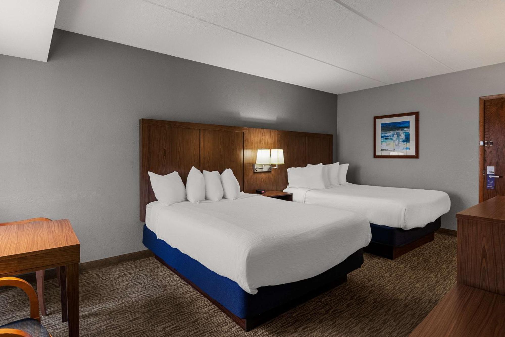Queen Room Two Queen Beds Non-Smoking
