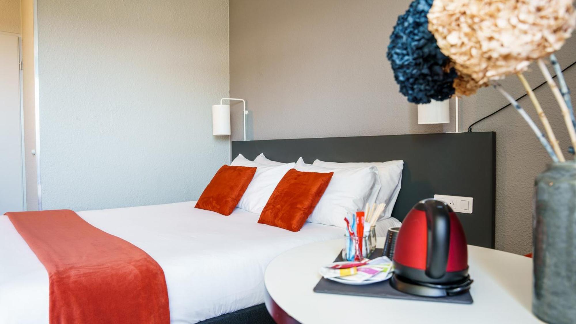 Standard Room with Double or Twin Bed,1544775136:JPEG