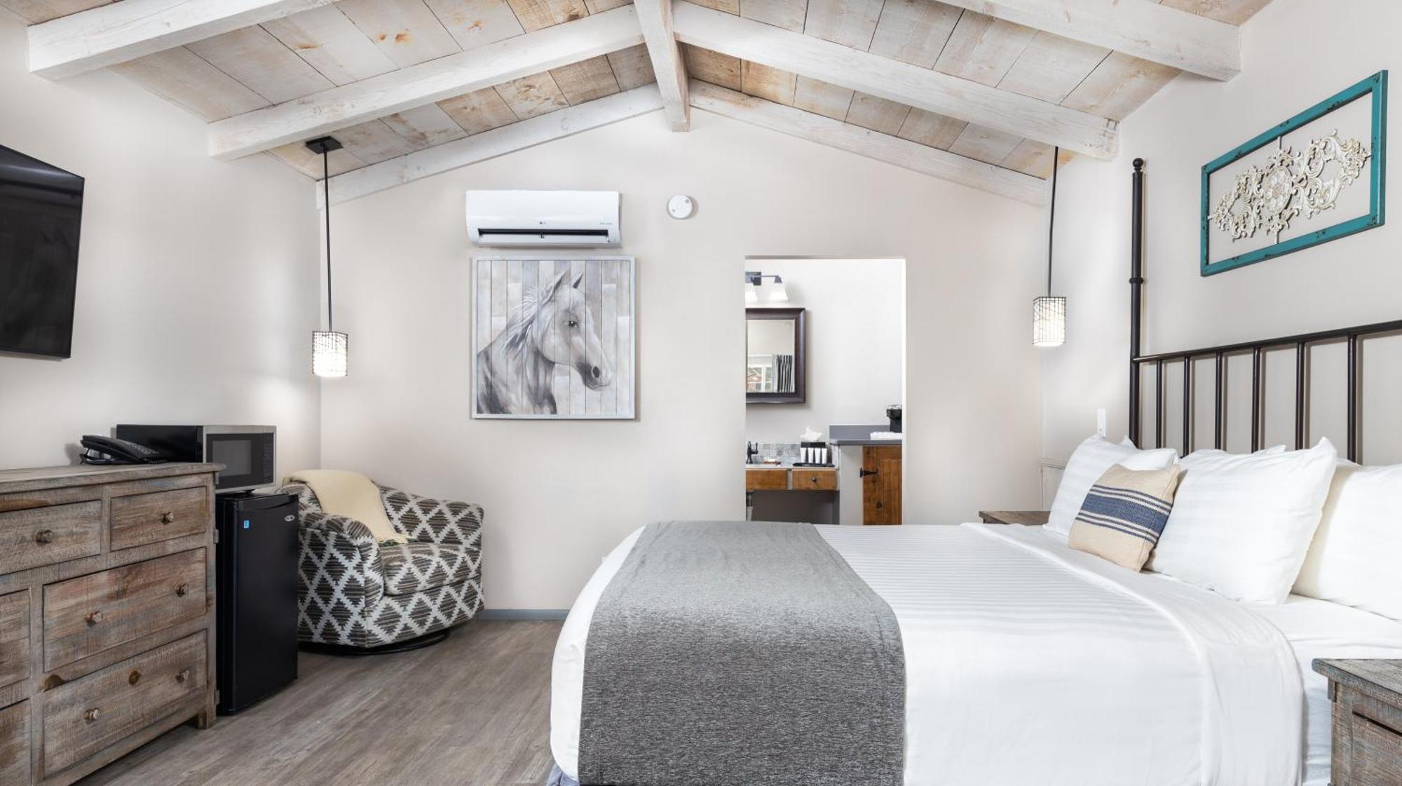 Deluxe King Room