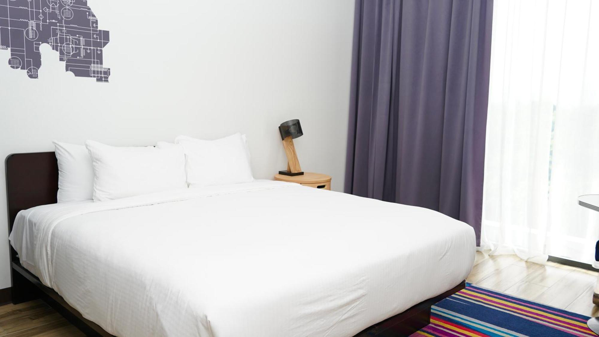 Aloft King Room