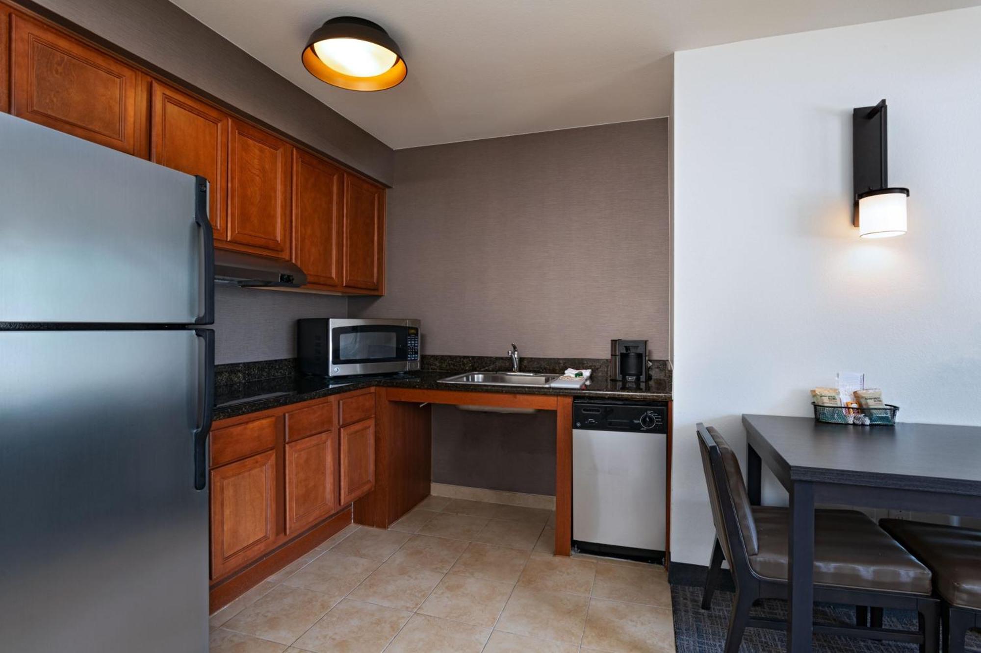 1 Bedroom Suite, 1 King, Sofa bed