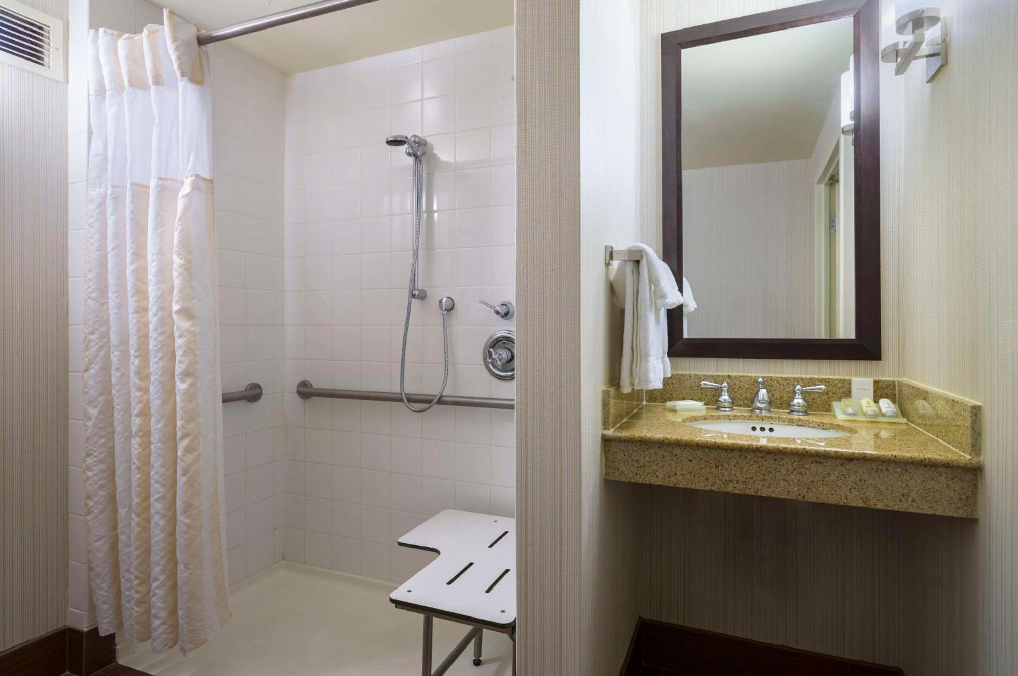 King Room with Roll in Shower - Hearing Accessible