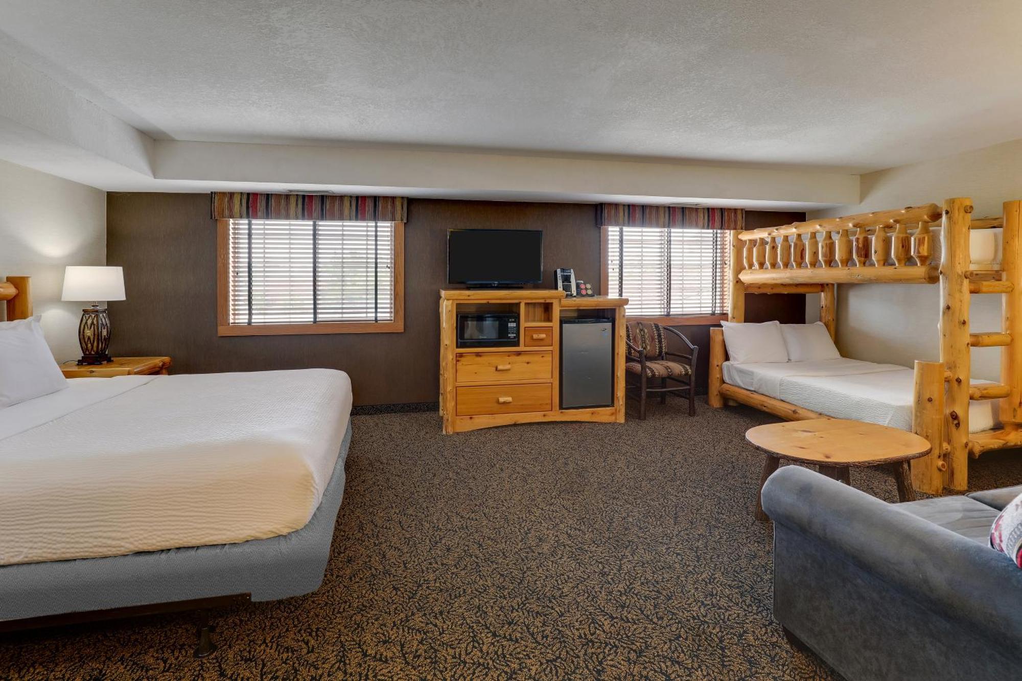 Family Suite,1545543982:JPEG