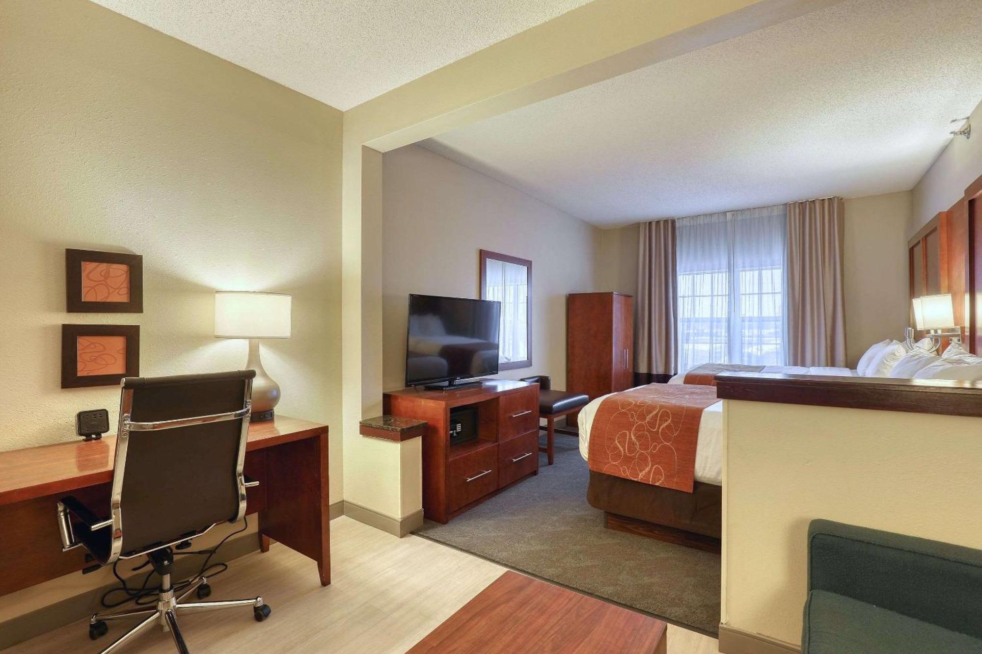 Double Suite with Two Double Beds - Non-Smoking