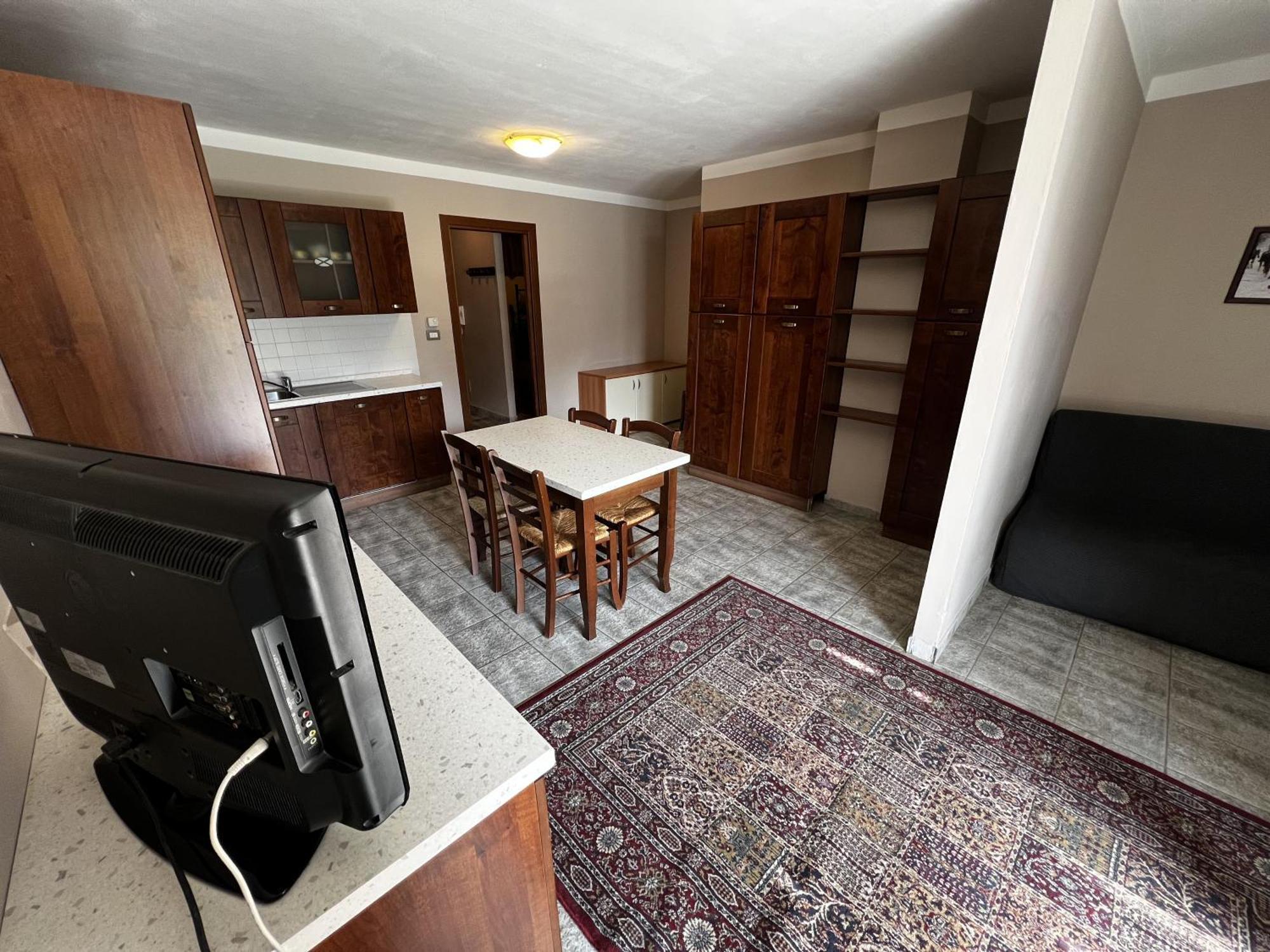 Two-Bedroom Apartment Balcony Mountain View,1546038244:JPEG