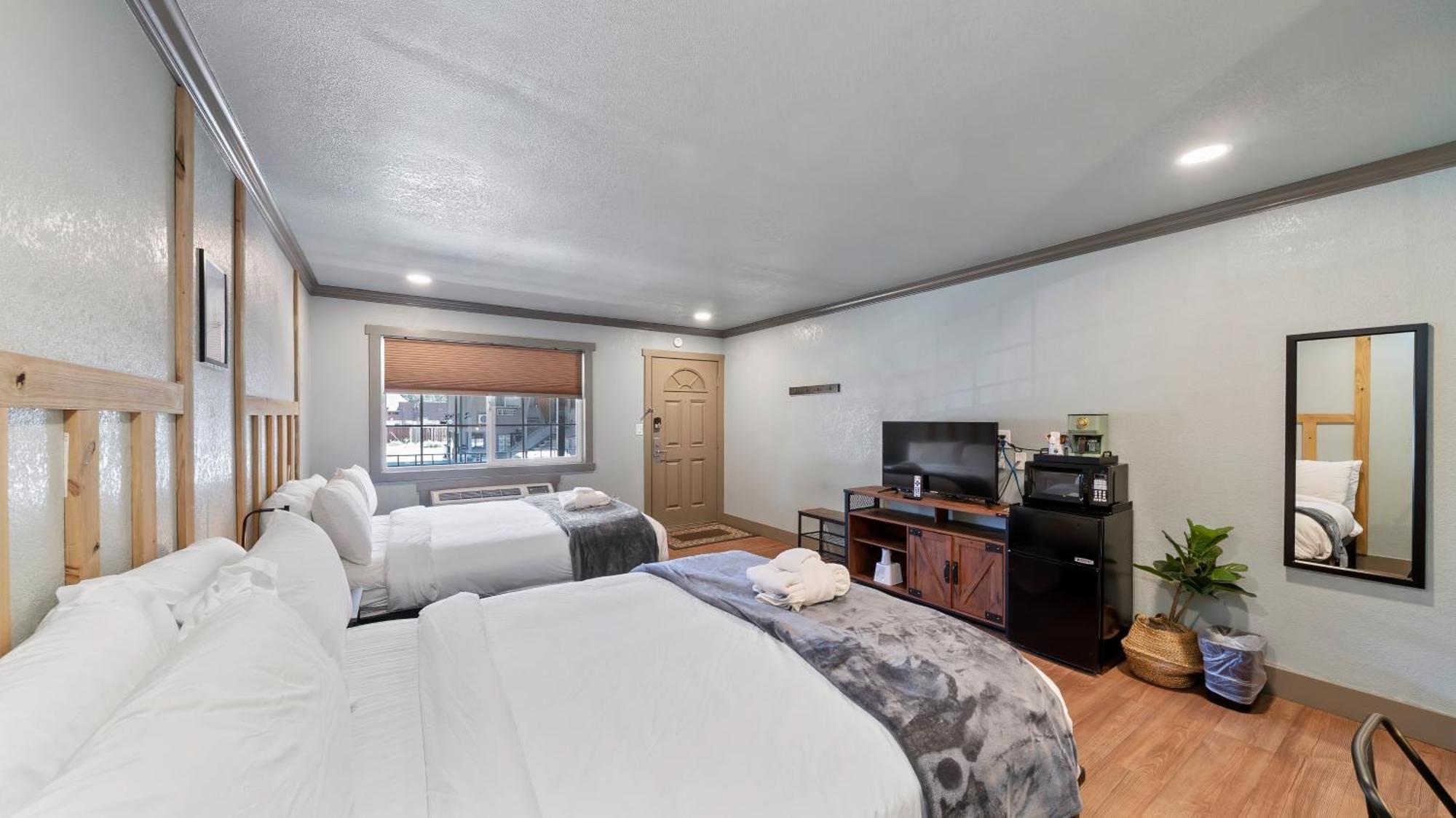 Deluxe Queen Room