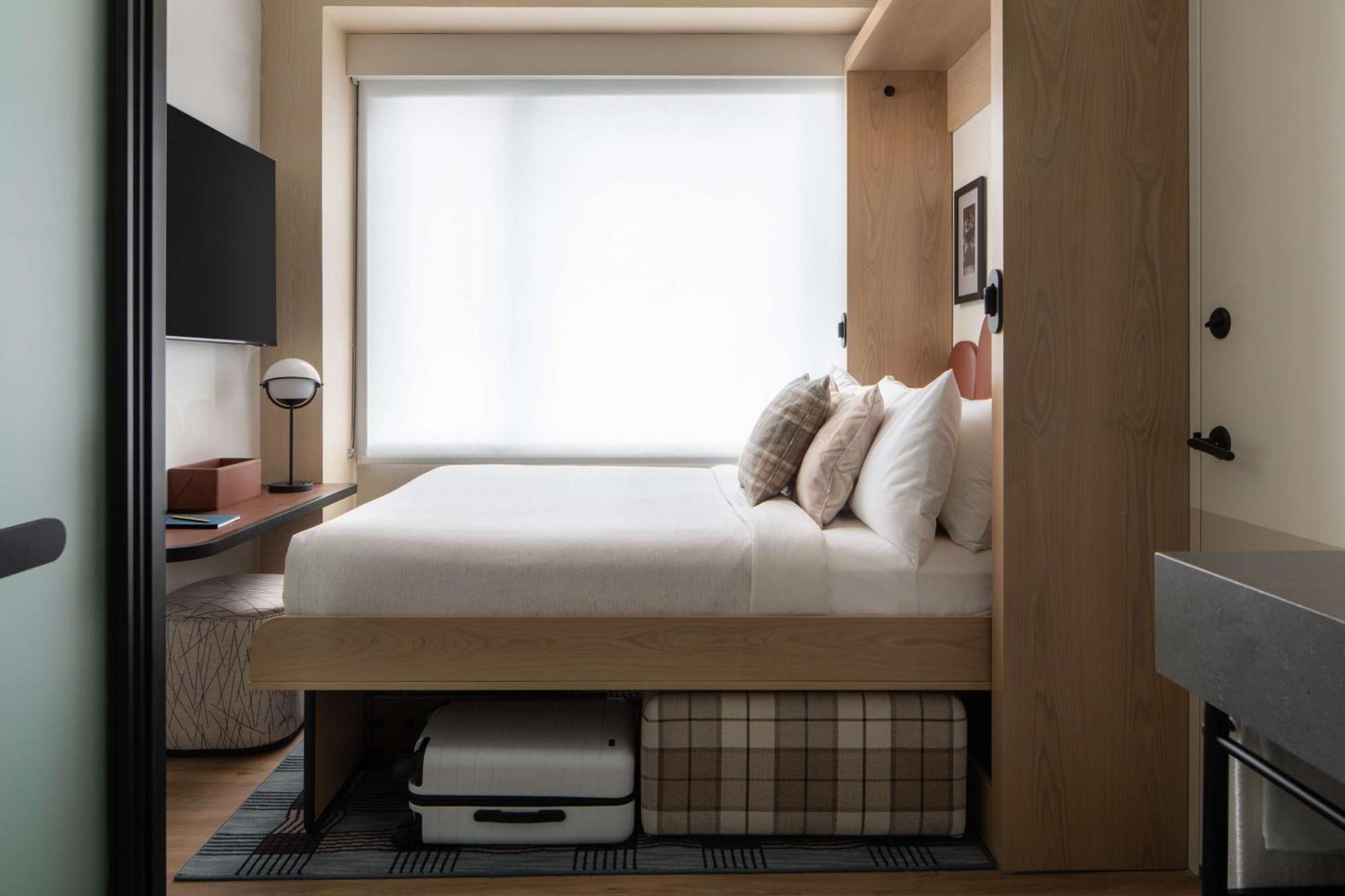 Queen Room City View Wall Bed