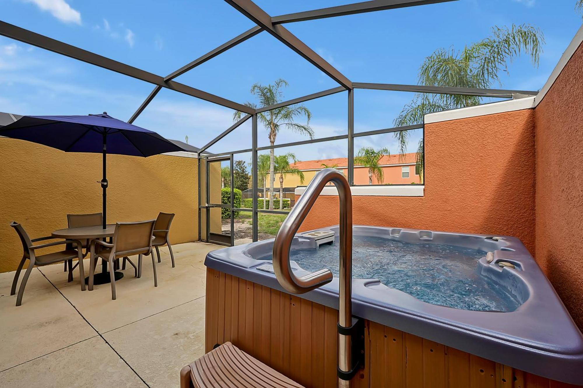 Three-Bedroom Townhouse Private Hot Tub