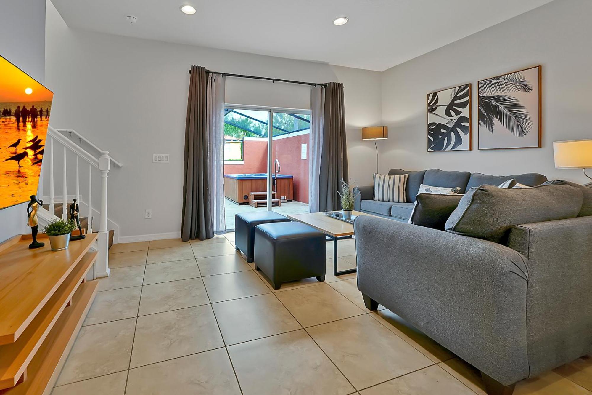 Three-Bedroom Townhouse Private Hot Tub