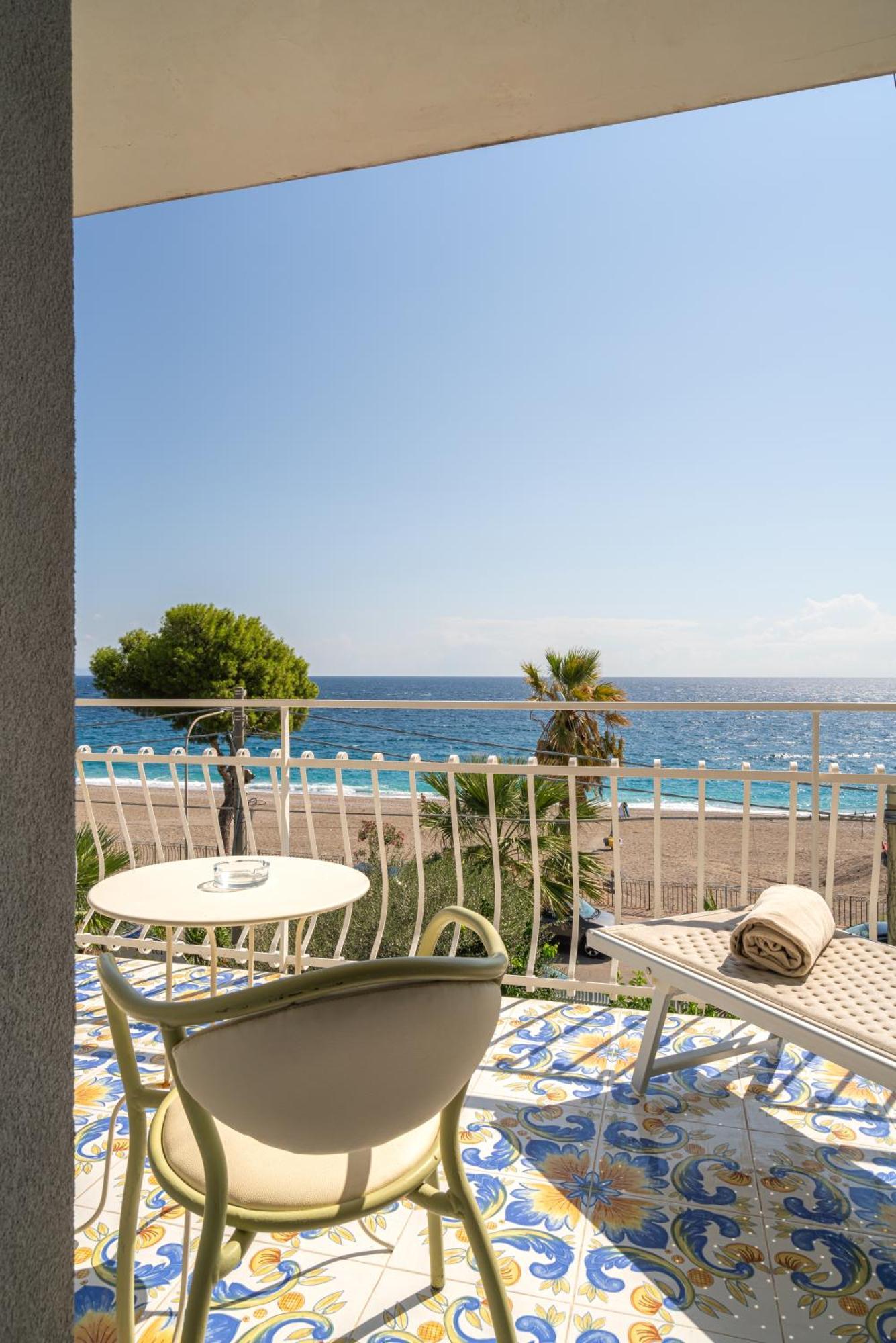 Deluxe Double or Twin Room Sea View