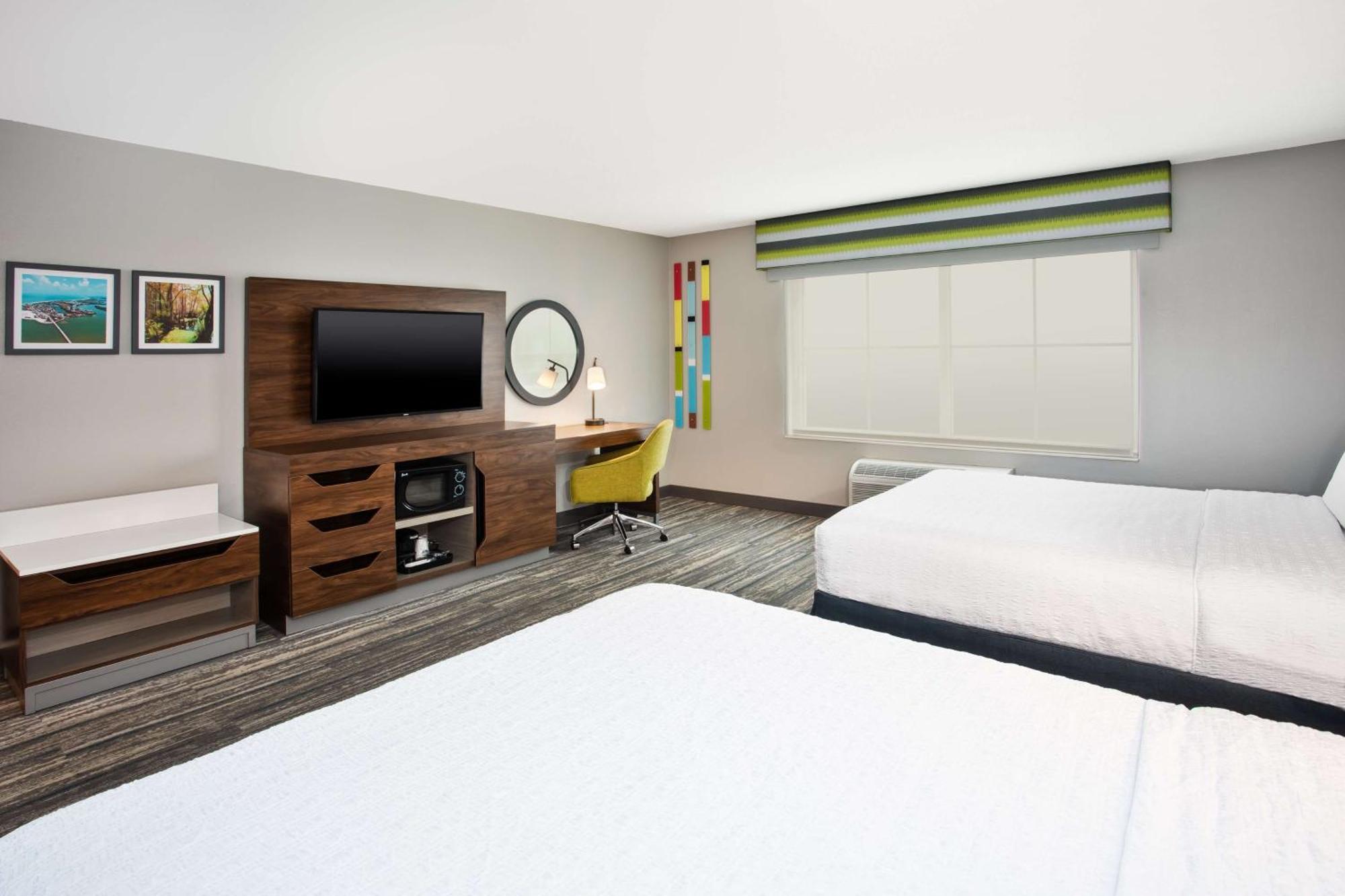 Queen Room Two Queen Beds Mobility Hearing Access or Non-Smoking