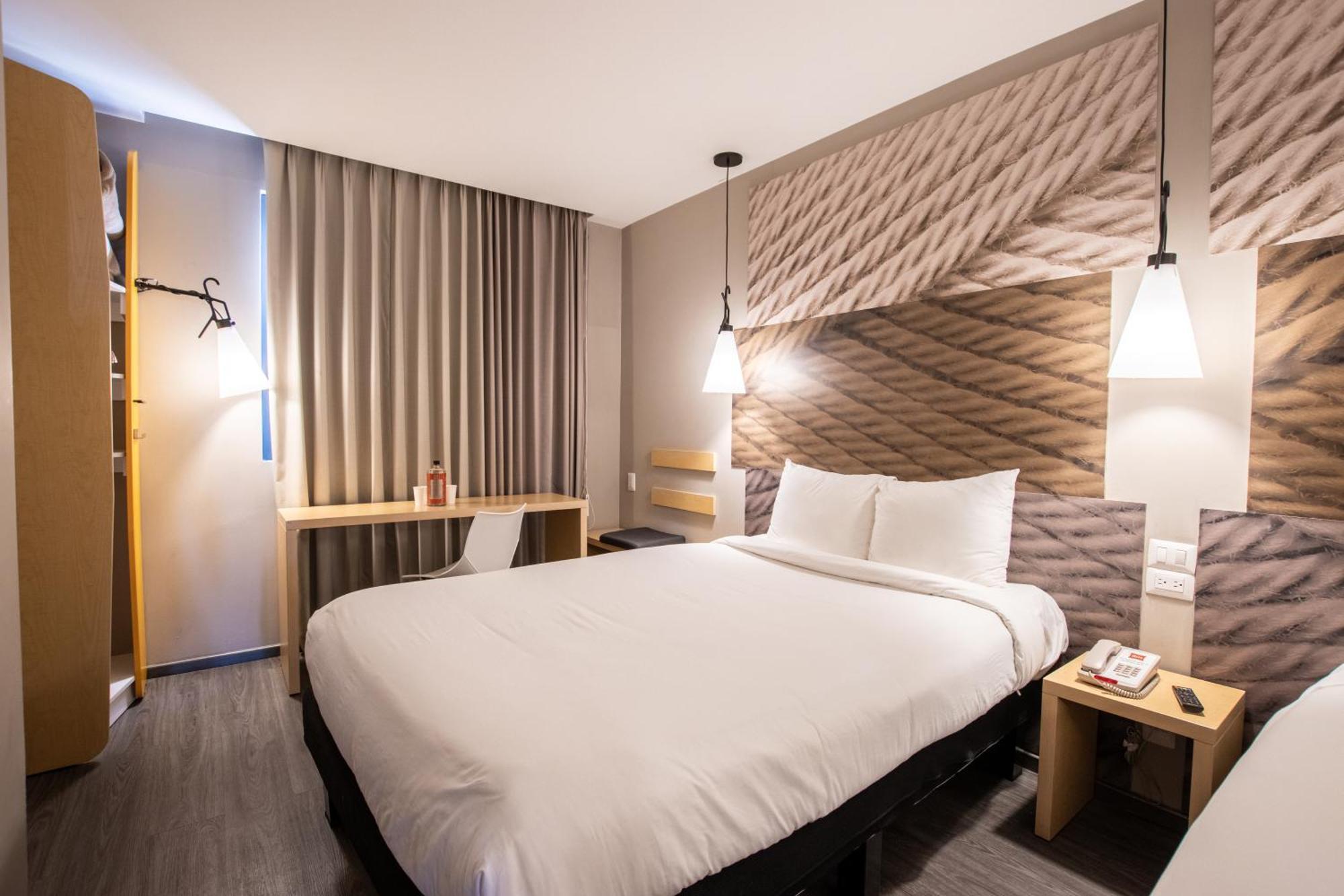 Standard Queen Room