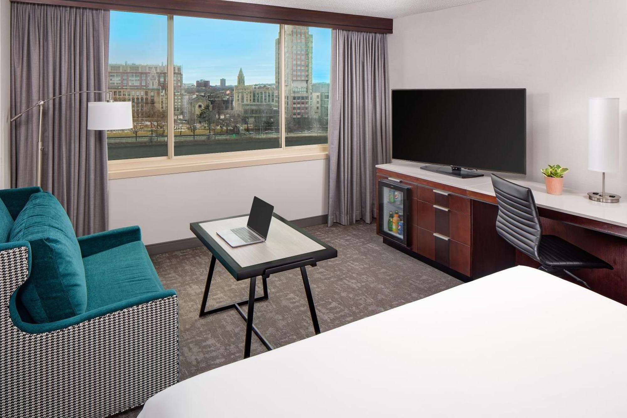 Quarto com Cama King-size e Vista do Rio