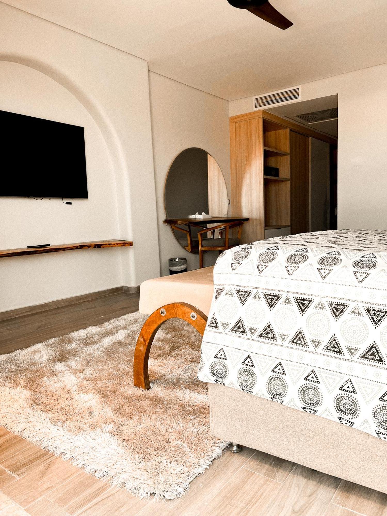 Jacuzzi Suite at Building