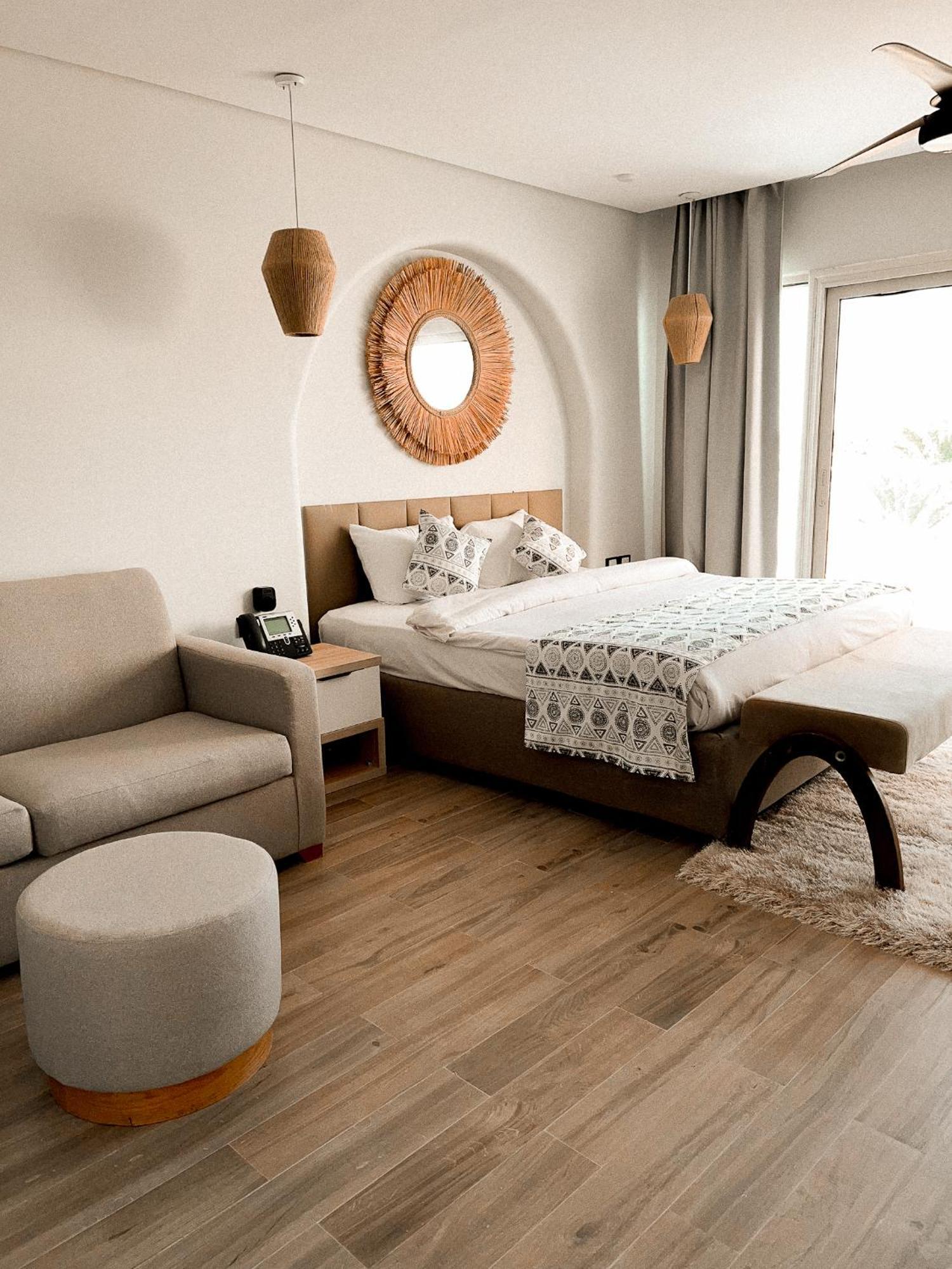 Jacuzzi Suite at Building