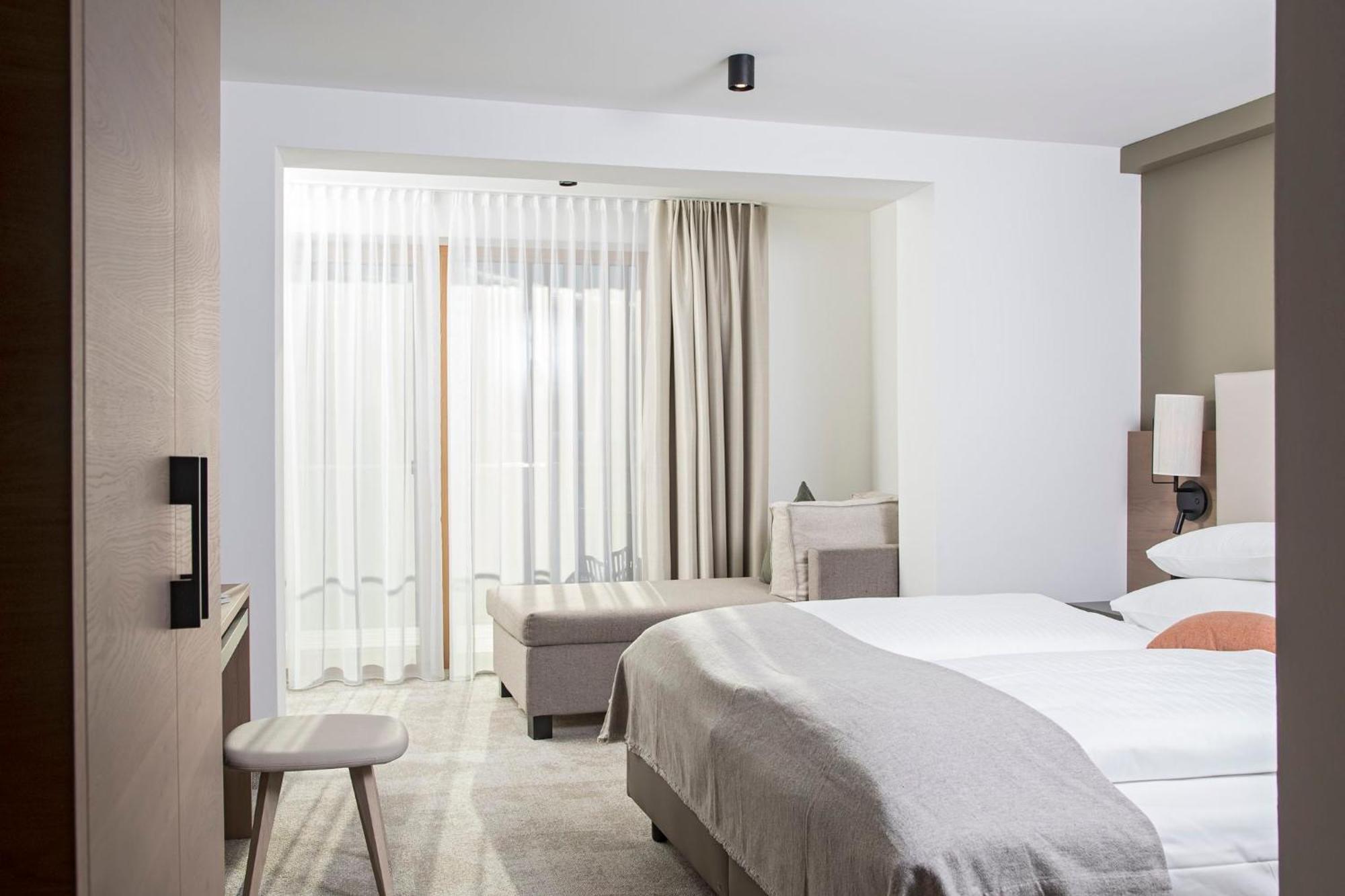 Business Double Room,1546806706:JPEG
