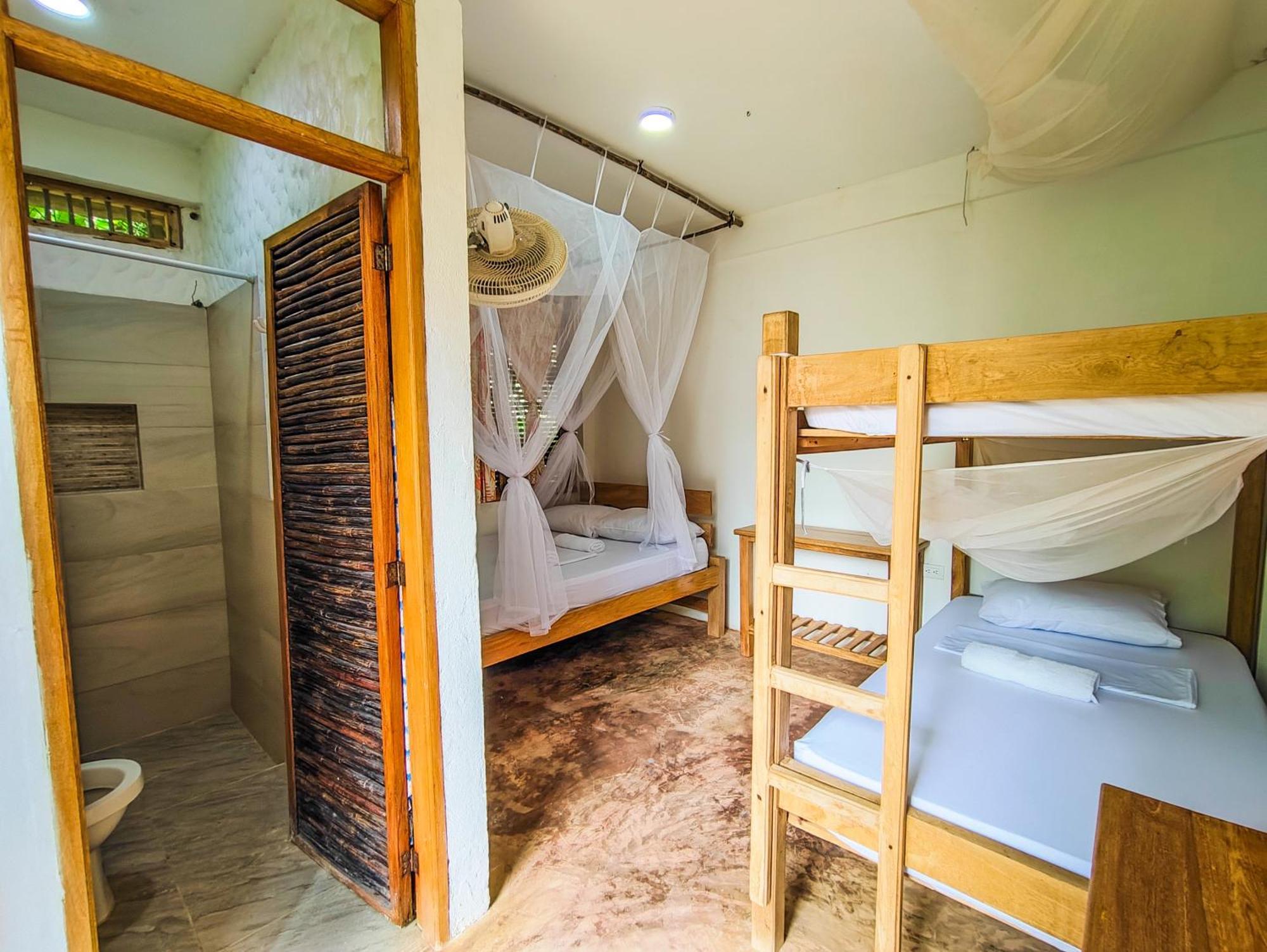 Habitación Cuádruple con baño privado
