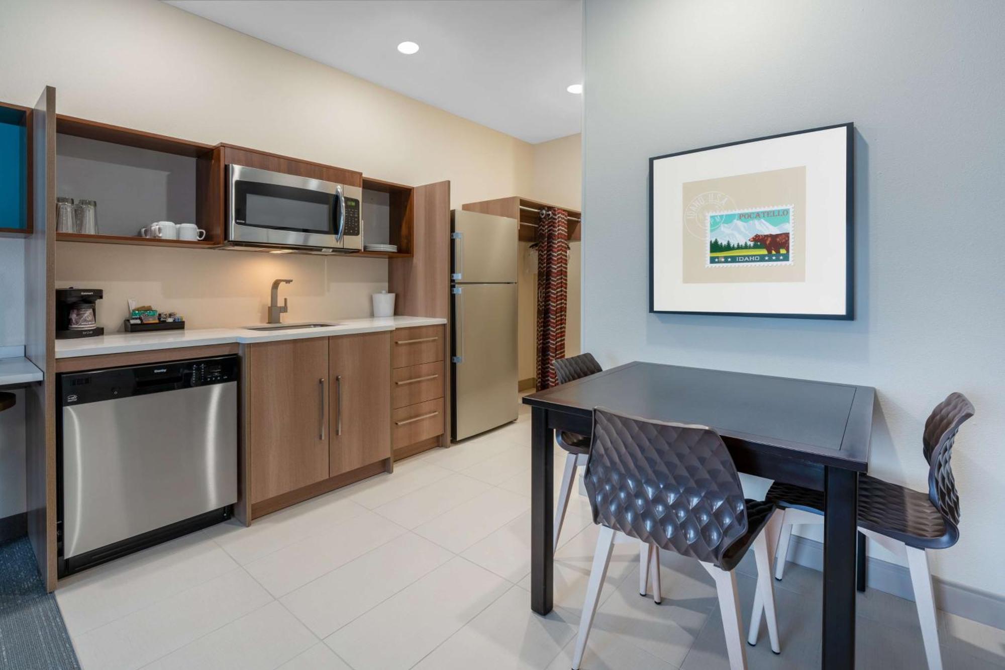 One-Bedroom King Suite - Non-Smoking
