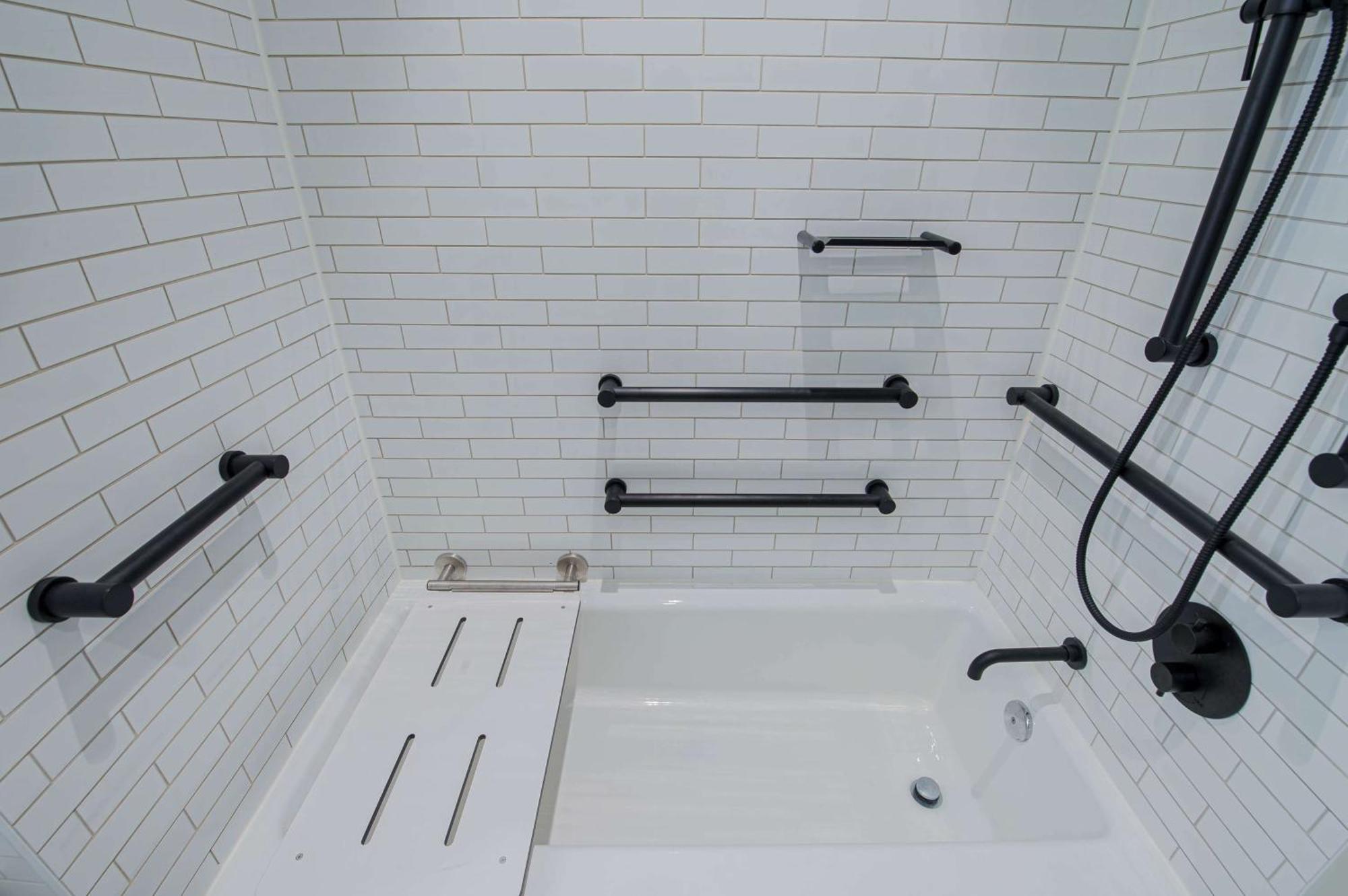 King Room Tub Mobility Hearing Access