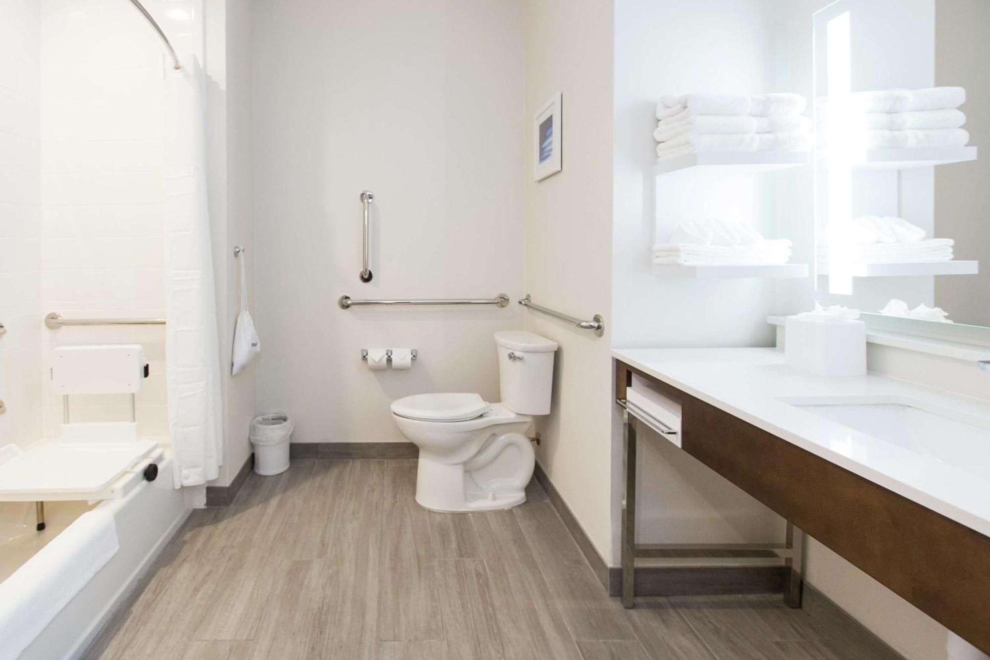 Queen Room Two Queen Beds Mobility Hearing Access