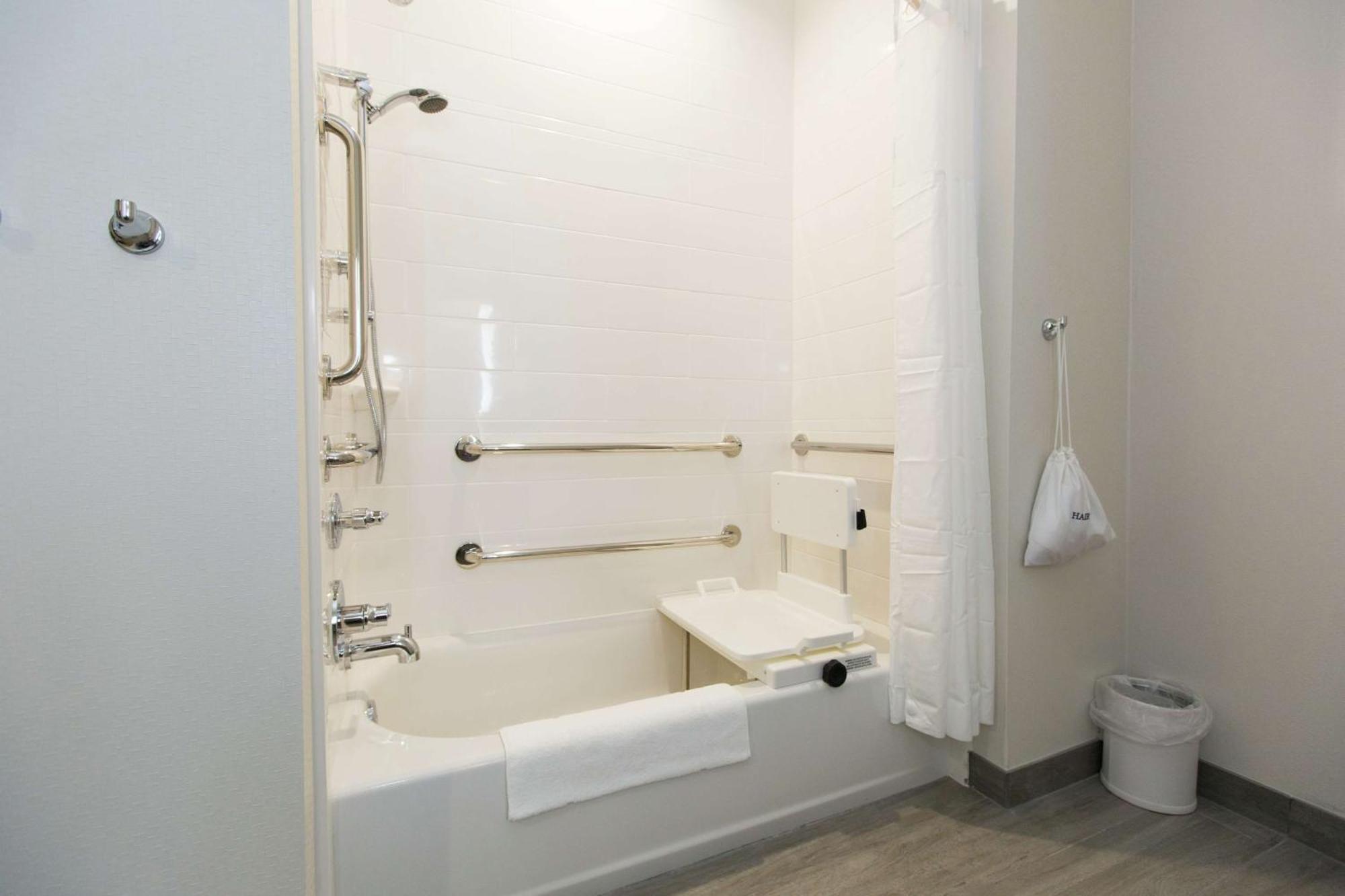 Queen Room Two Queen Beds Mobility Hearing Access