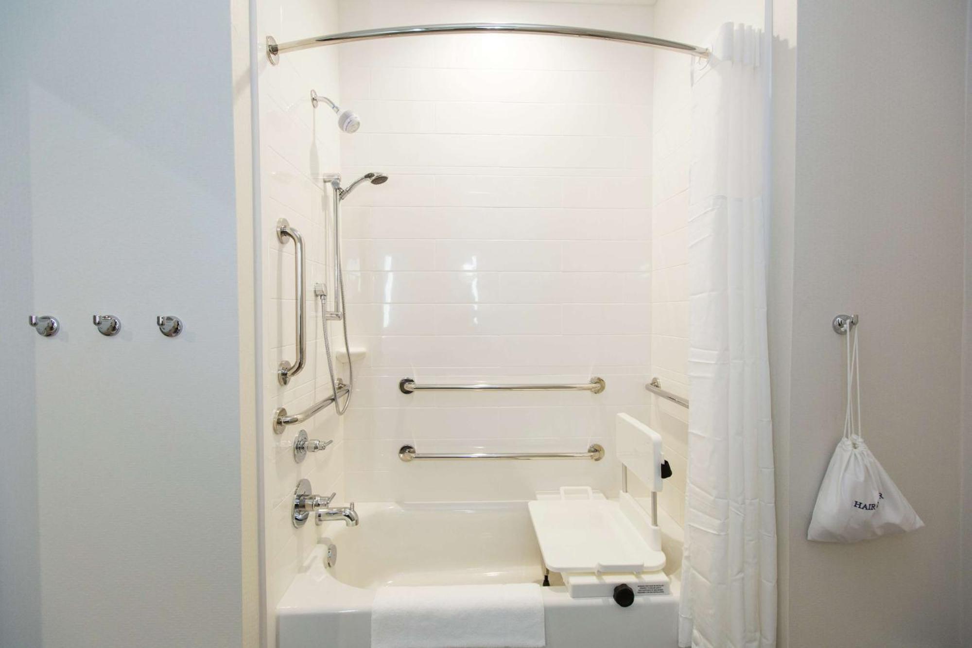 Queen Room Two Queen Beds Mobility Hearing Access