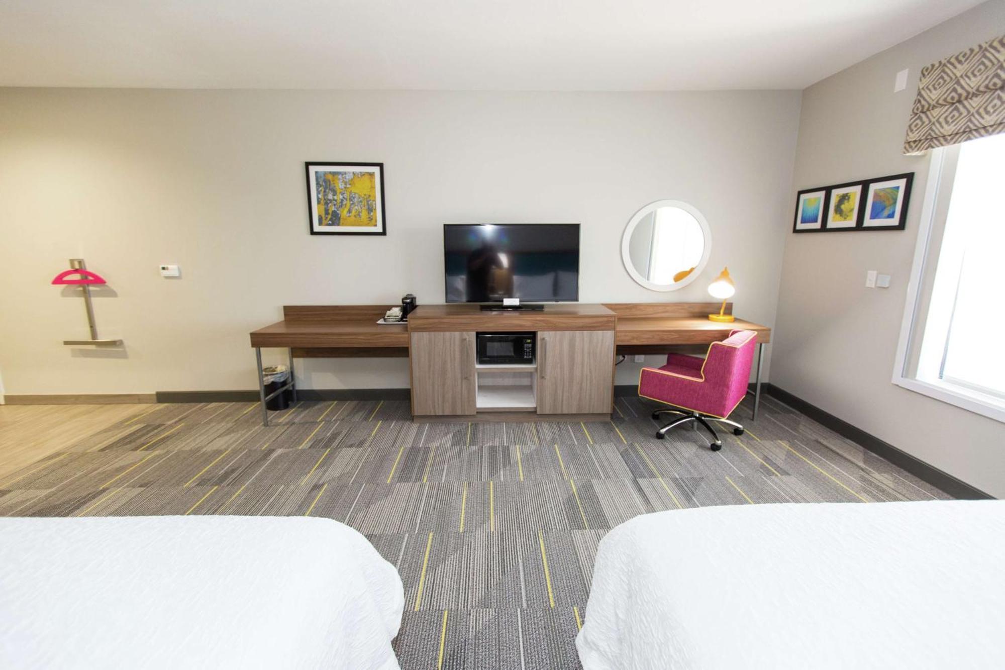 Queen Room Two Queen Beds Mobility Hearing Access