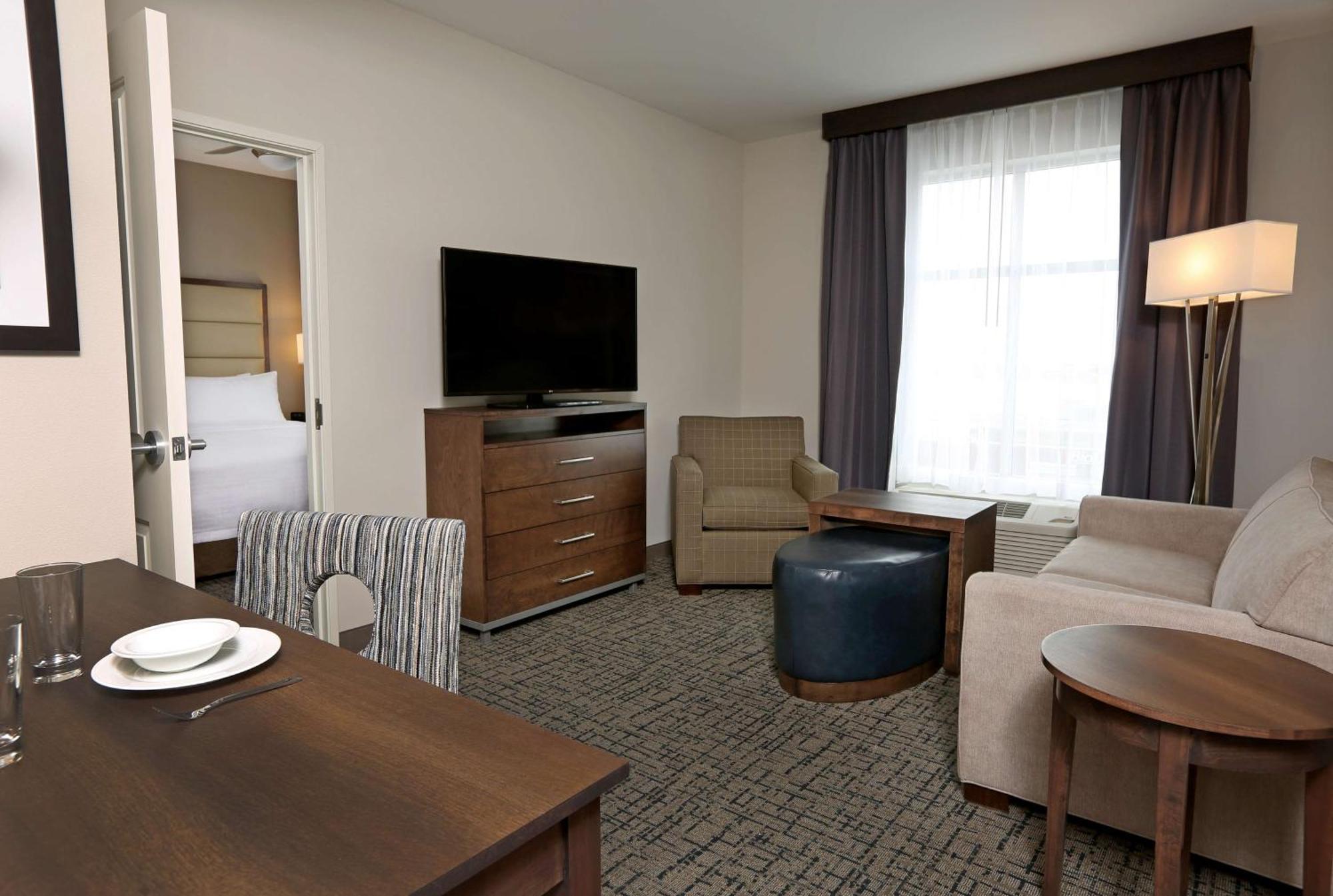 One-Bedroom Queen Suite Two Queen Beds Non-Smoking,1546965484:JPEG