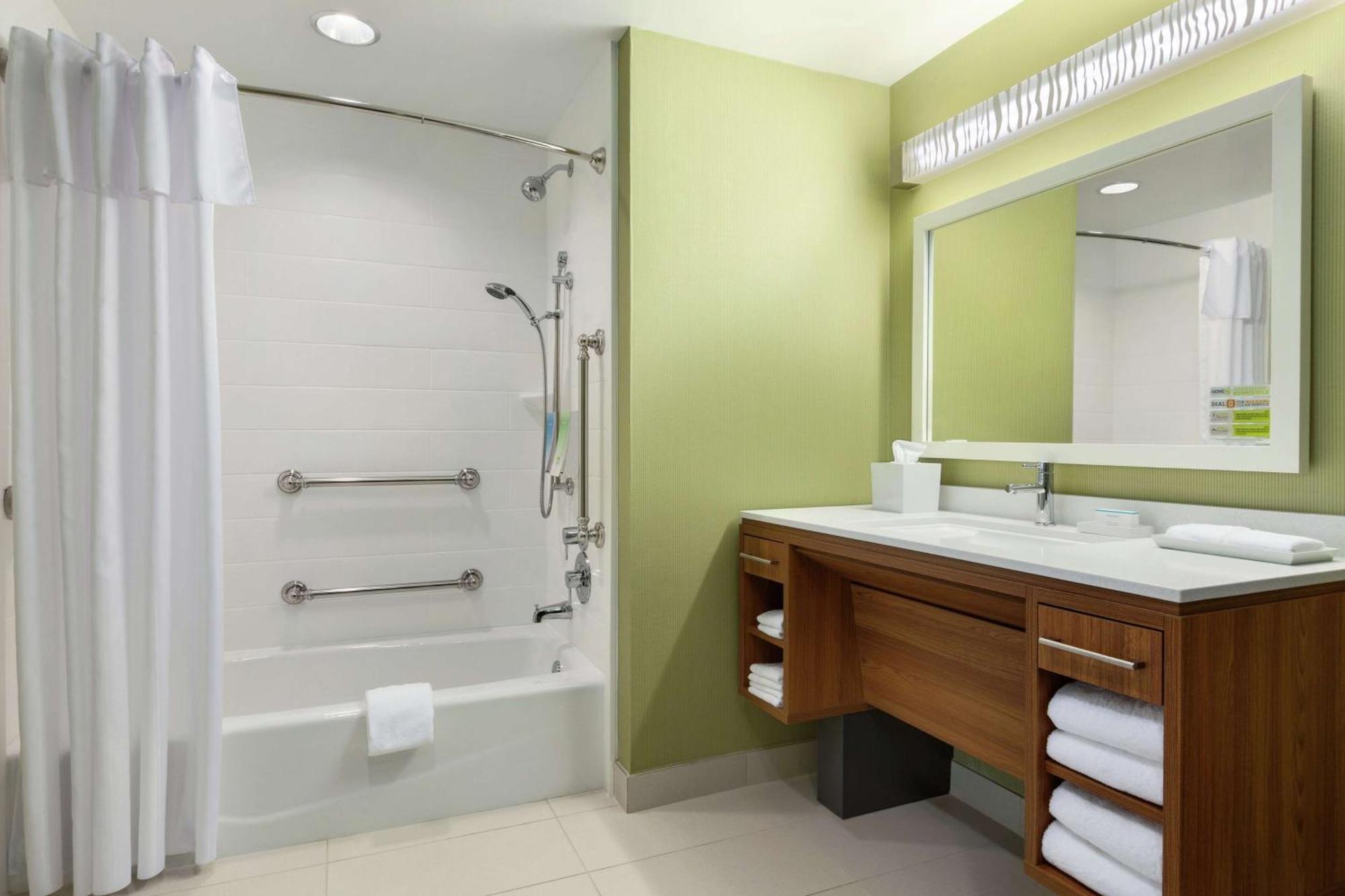Queen Studio with Two Queen Beds - Mobility and Hearing Access/Non-Smoking