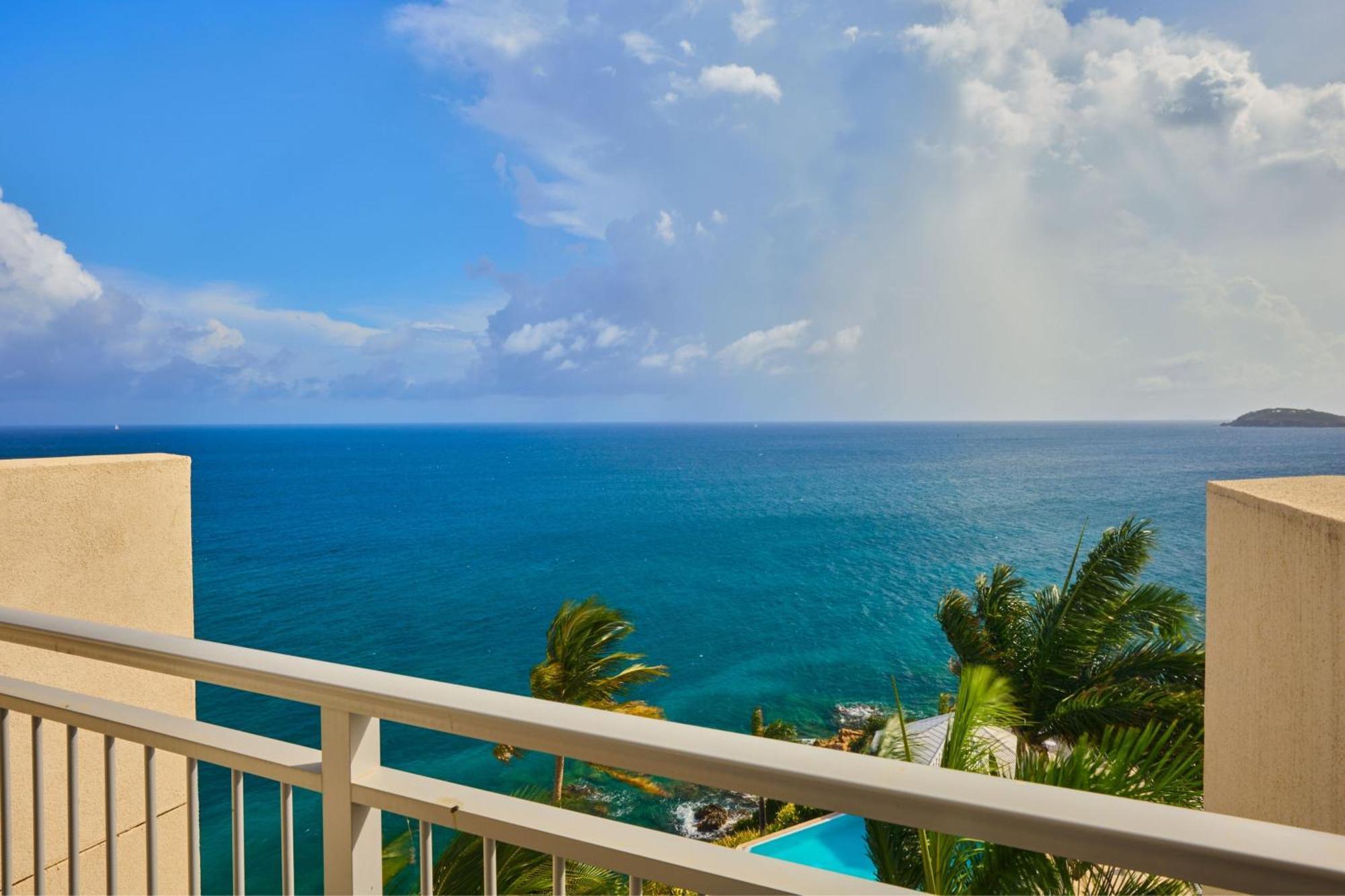 Deluxe King Room Balcony Ocean View