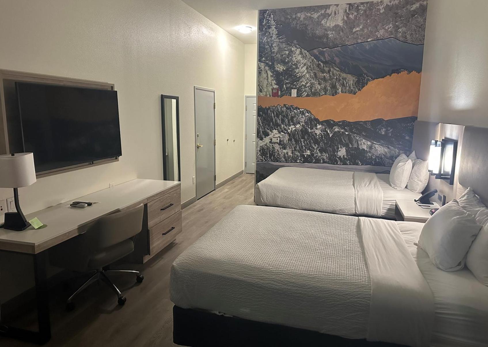 Queen Room Two Queen Beds Mobility Access or Non-Smoking