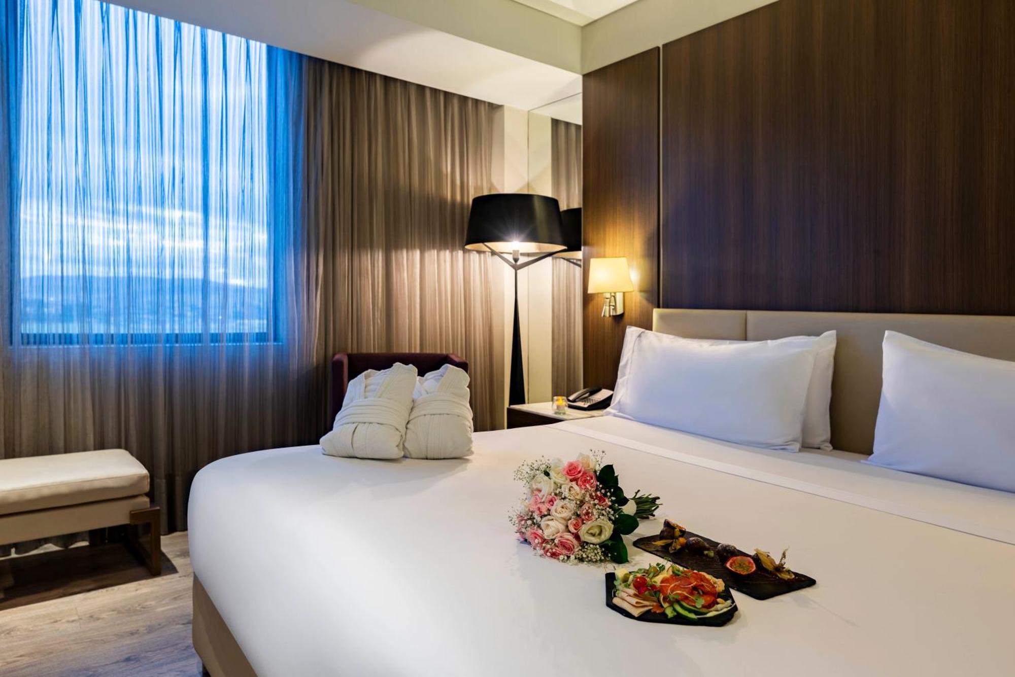 Executive King Suite Sofa Beds,1547366752:JPEG