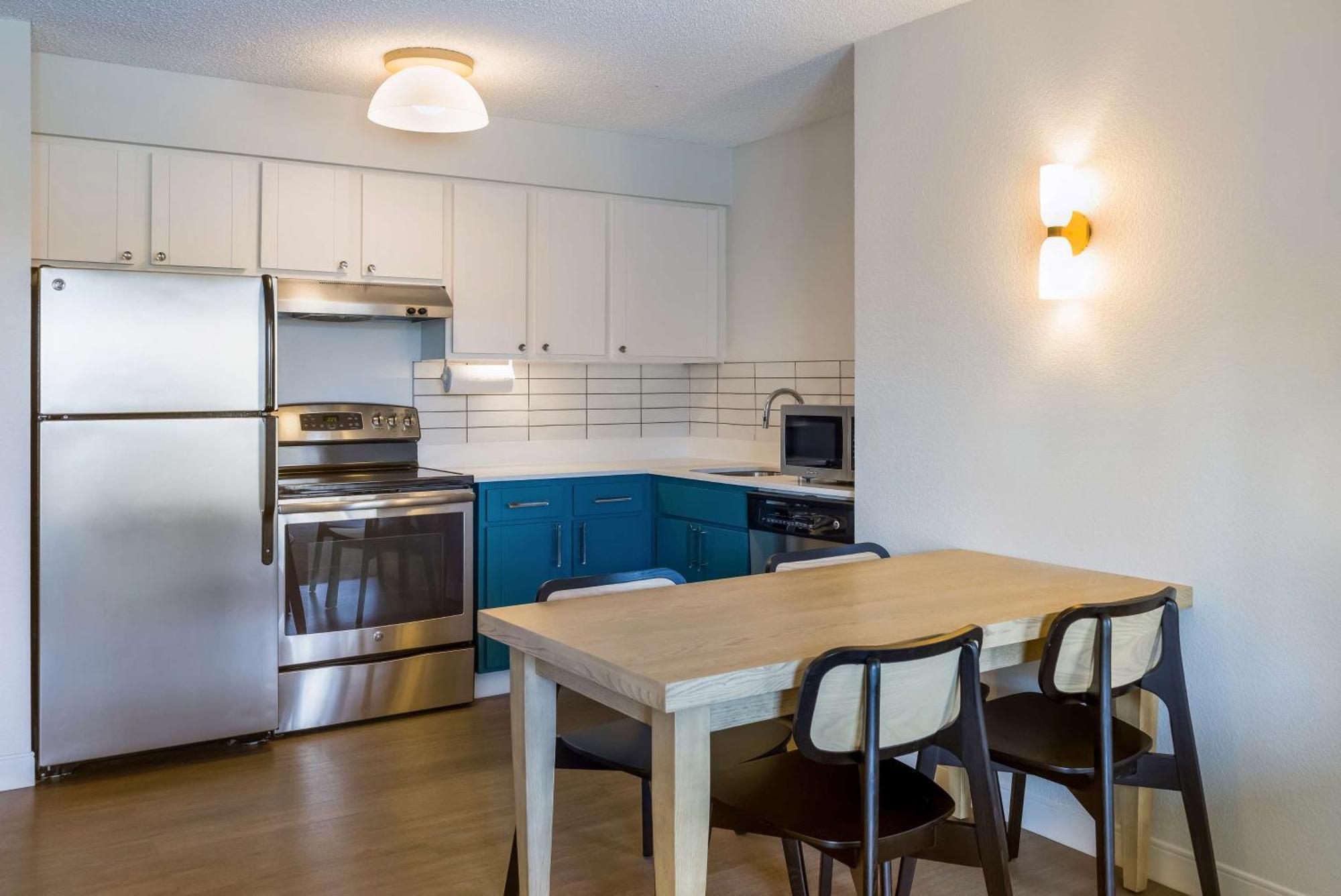 Bay View Two Bedroom Suite Queen in Each