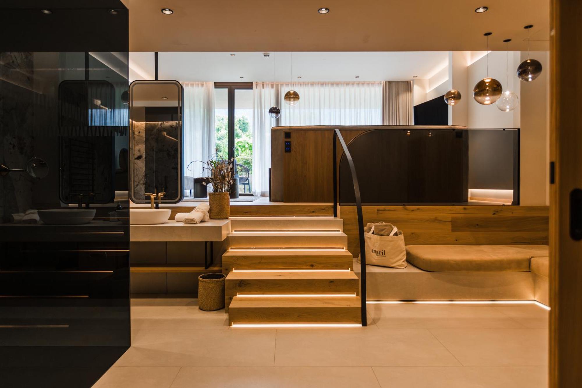 Deluxe Suite Spa Bath