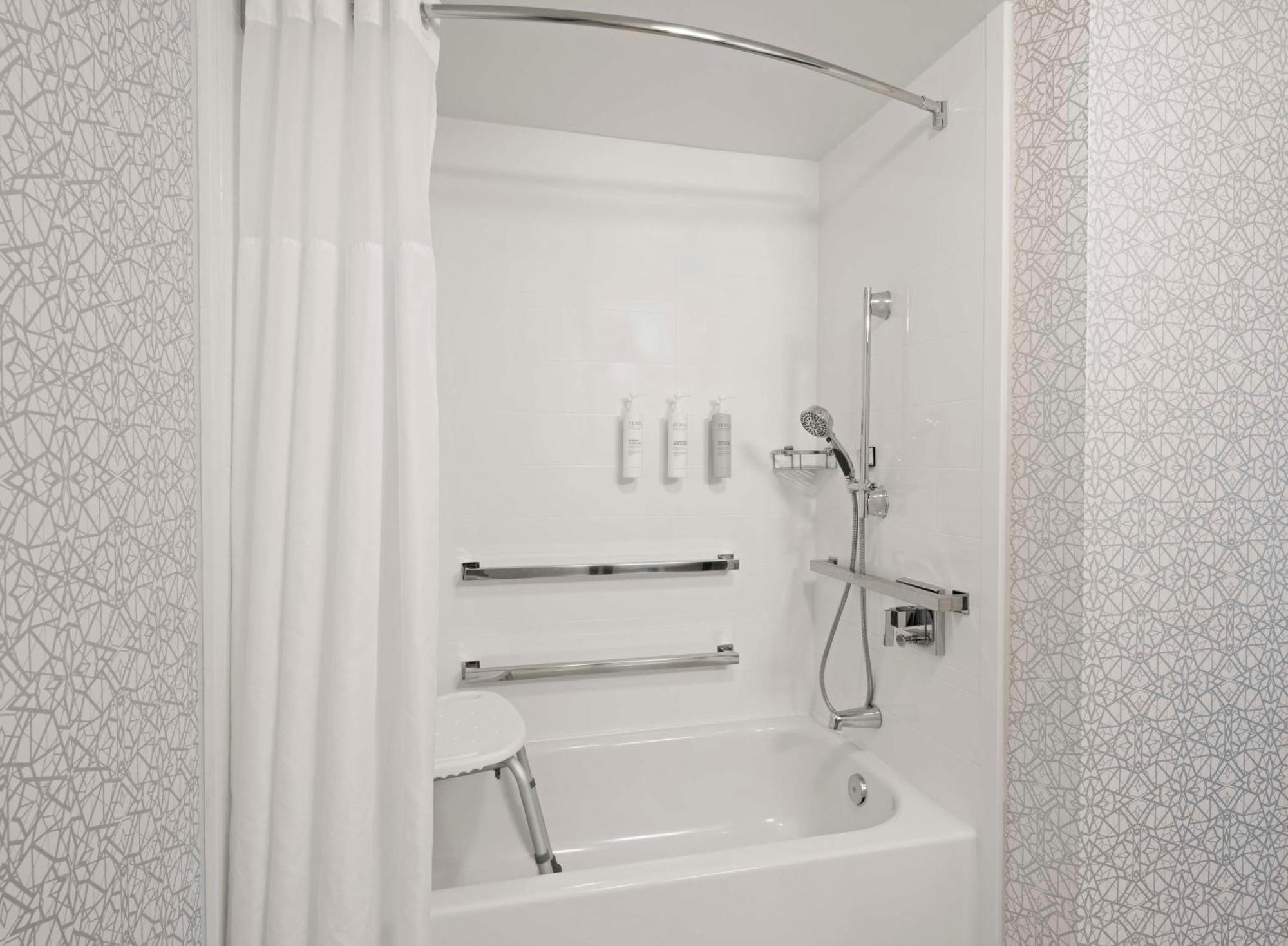 King Room with Accessible Tub - Mobility and Hearing Access/Non-Smoking