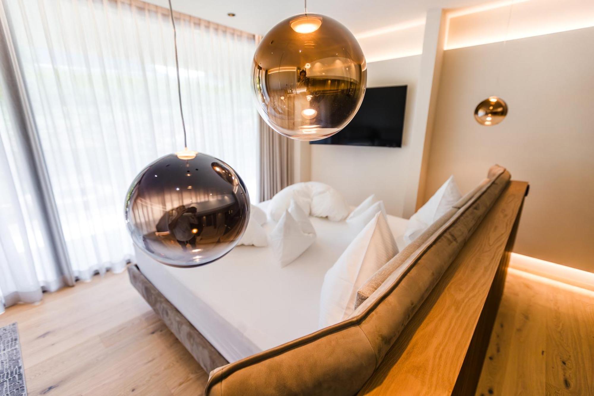 Deluxe Suite Spa Bath