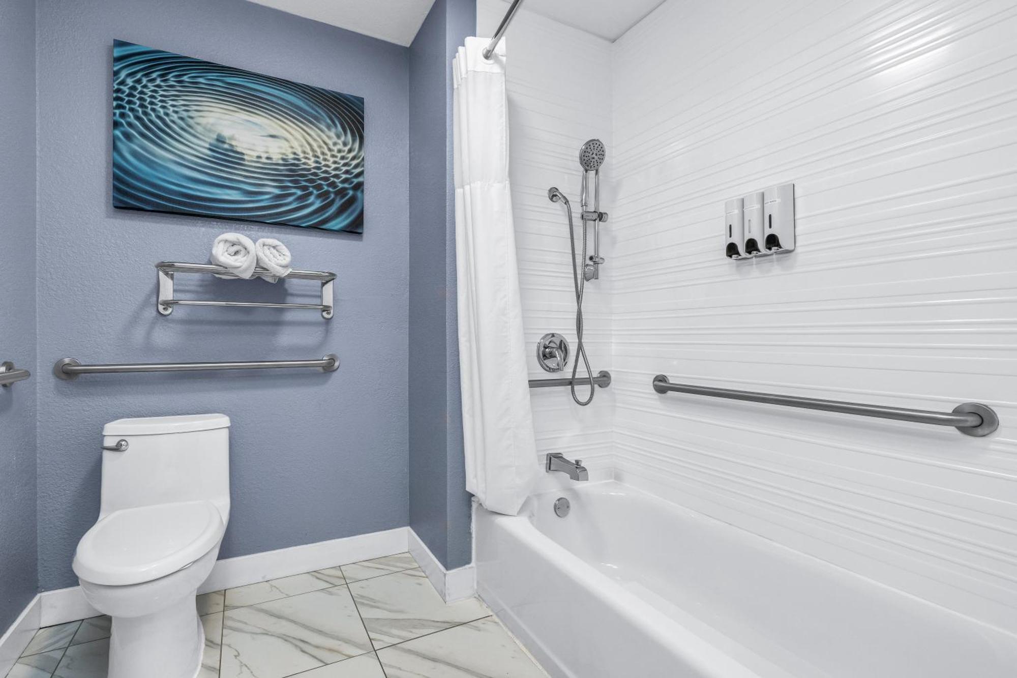 1 Queen Bed Sofa Bed Oceanview Accessible