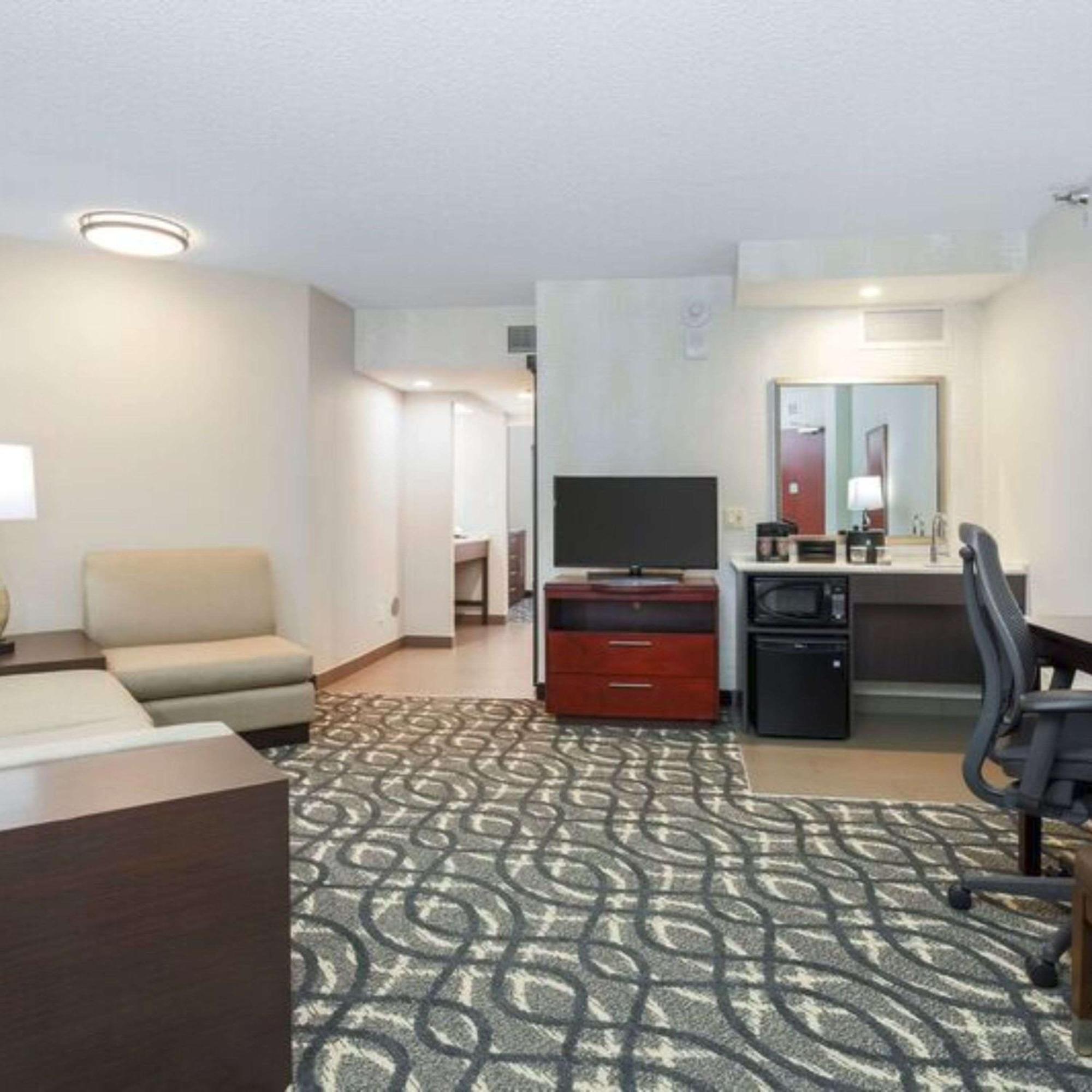 King Corner Suite Mobility or Hearing Accessible Non-Smoking