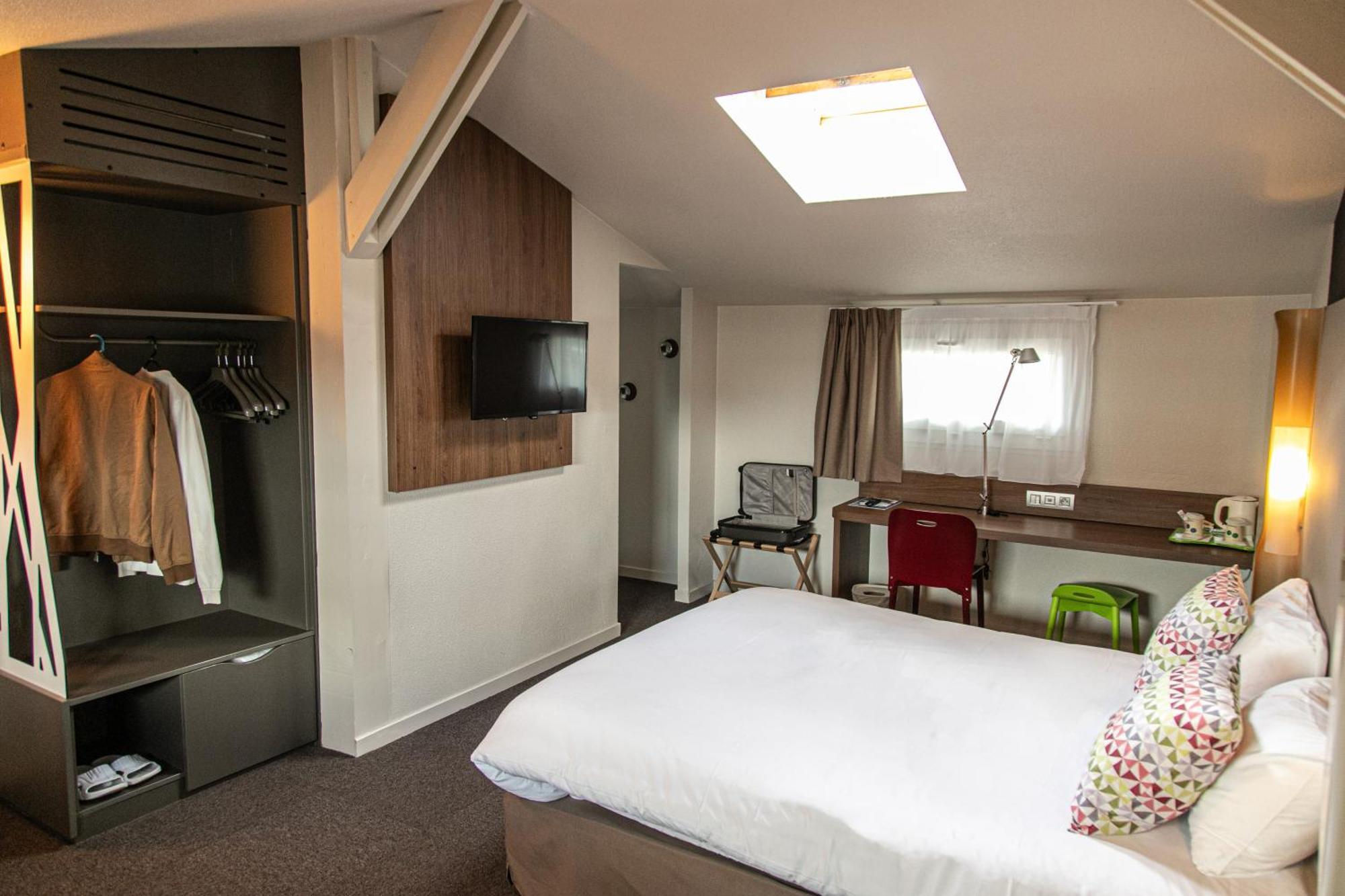 Room One Double Twin Beds