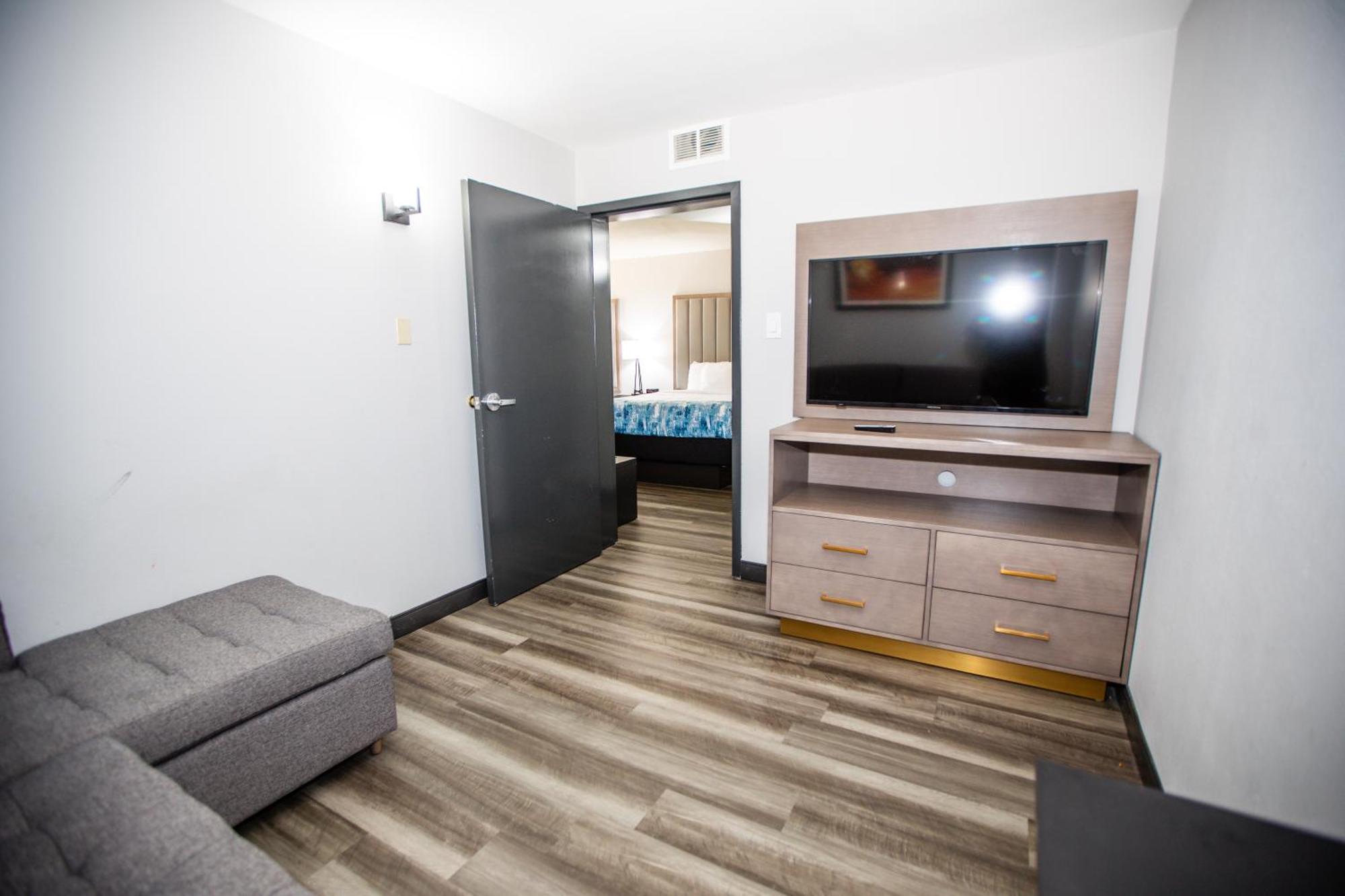 One-Bedroom King Suite Non-Smoking