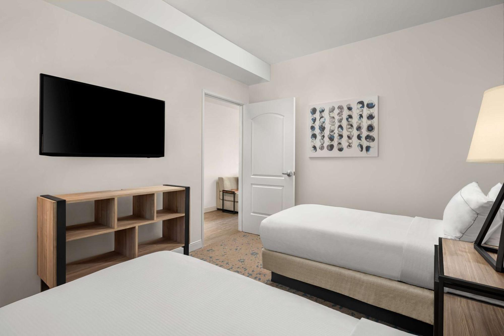 Two-Room Suite,1548812848:JPEG