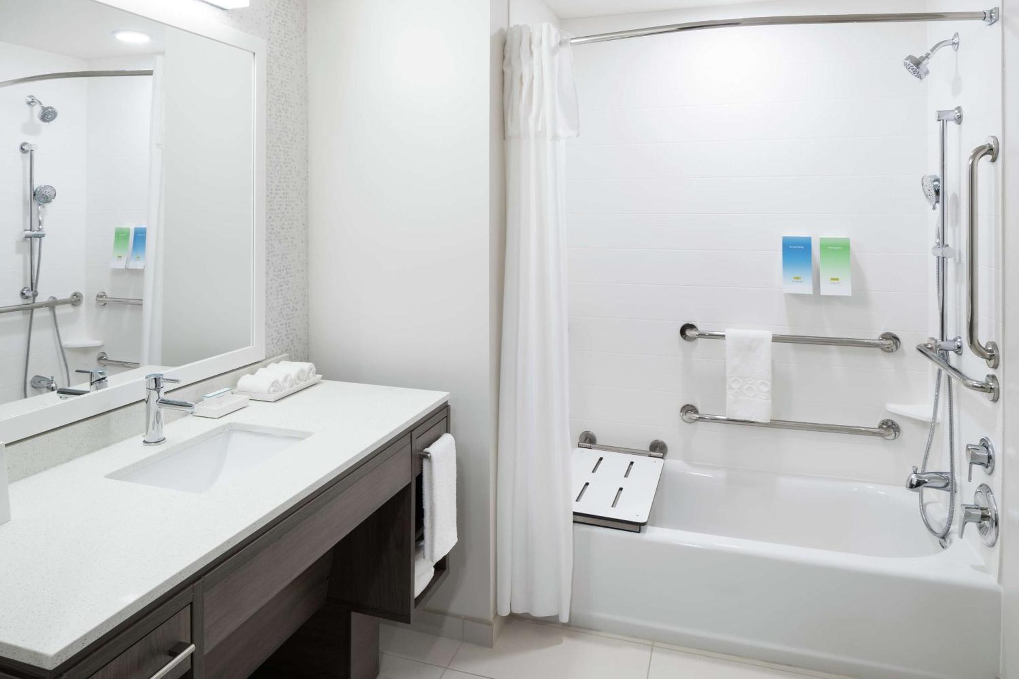 Queen Studio Two Queen Beds Mobility Access or Non-Smoking,1548818416:JPEG
