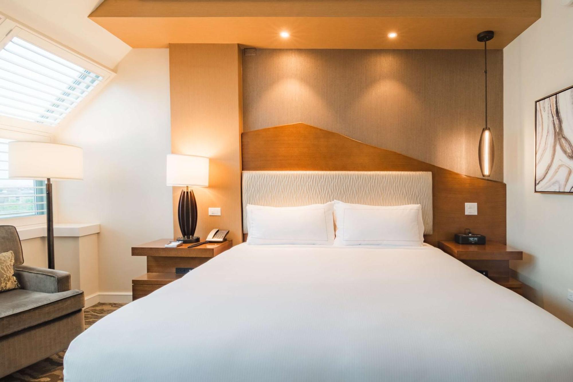 Executive King Room,1548825025:JPEG