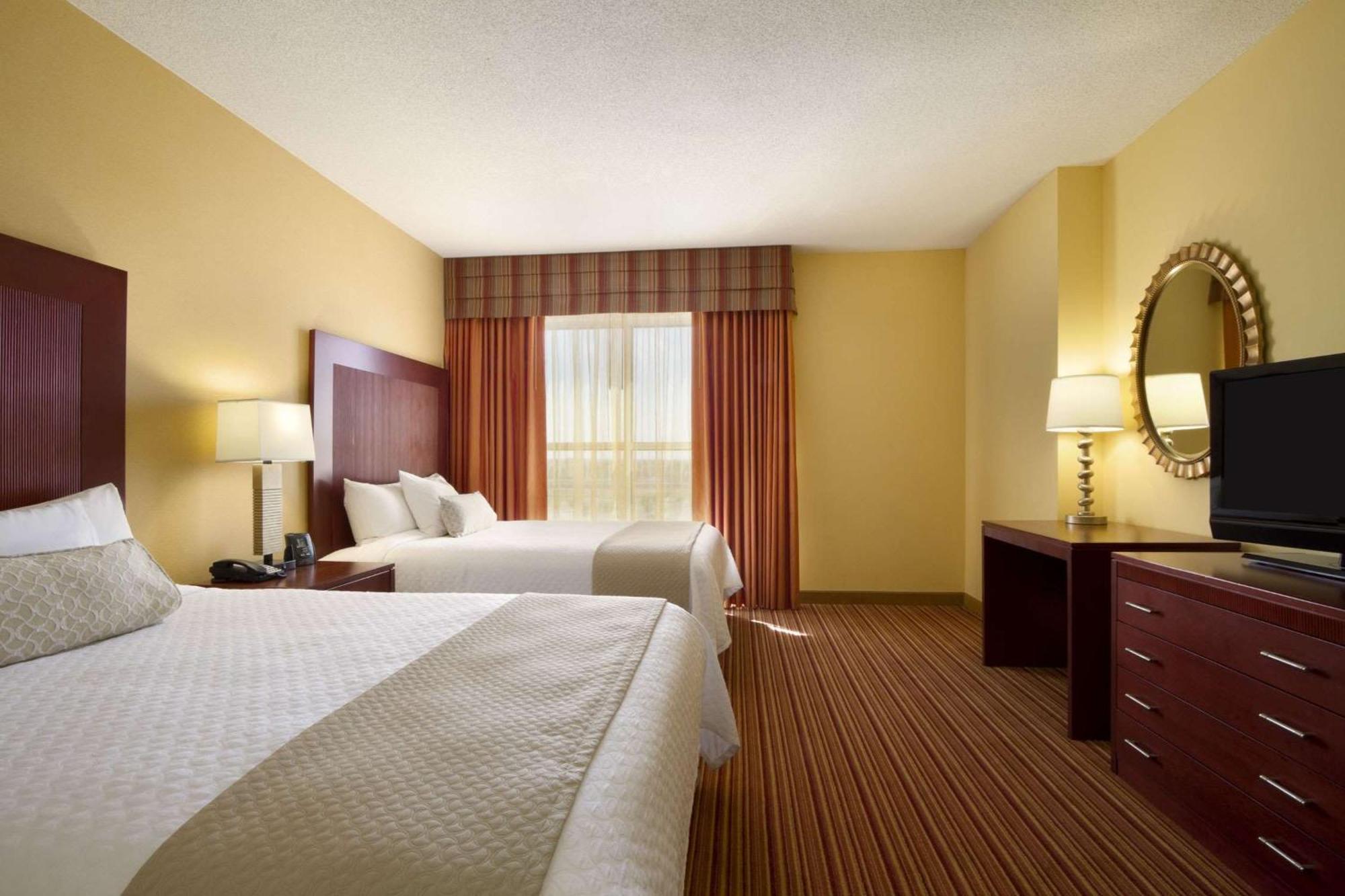 Suite Two Queen Beds Non-Smoking